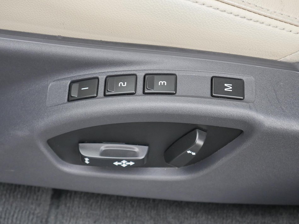 Volvo XC60 2.4 D5 Summum AWD