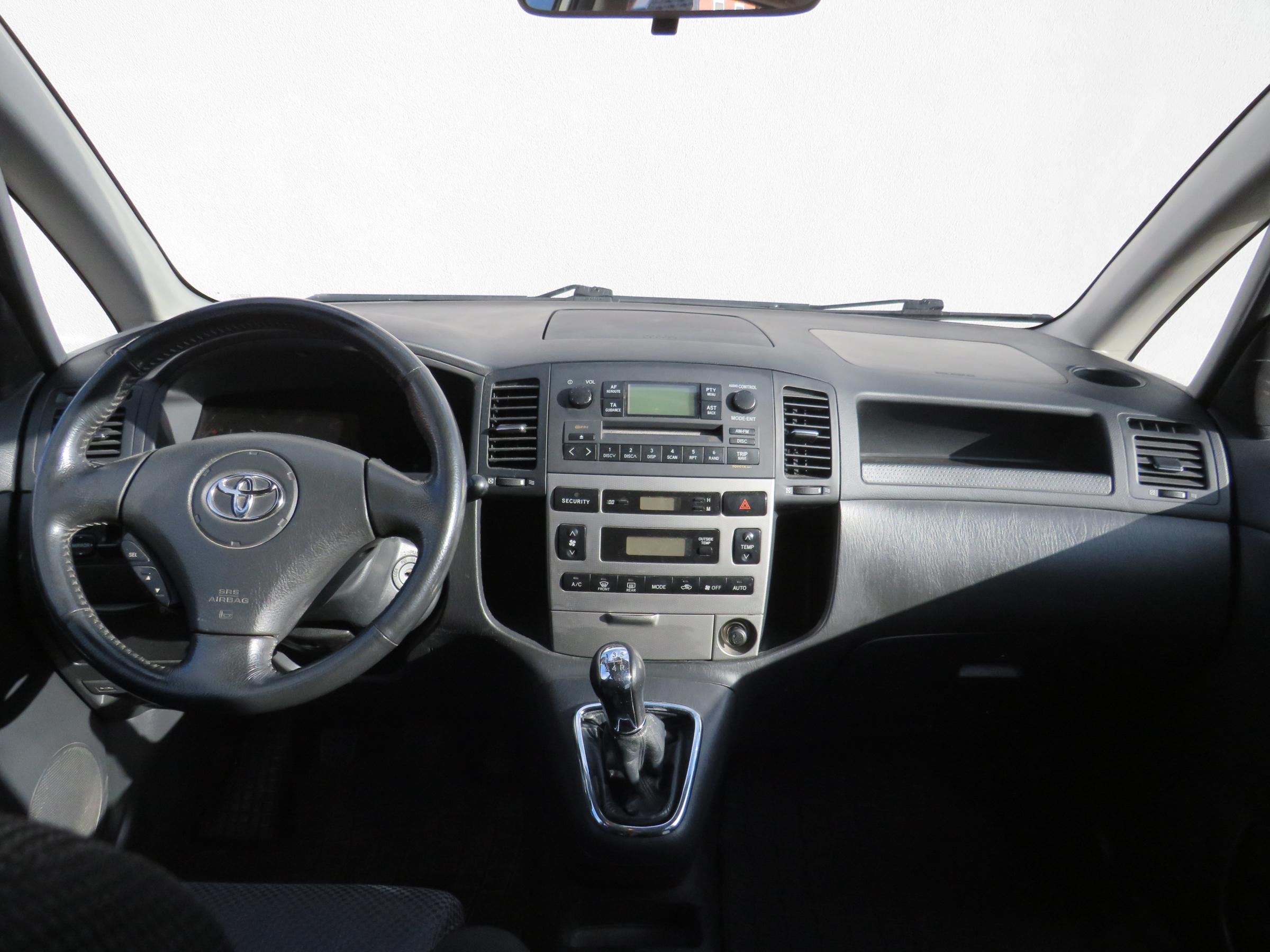 Toyota Corolla Verso, 2003 - pohled č. 9