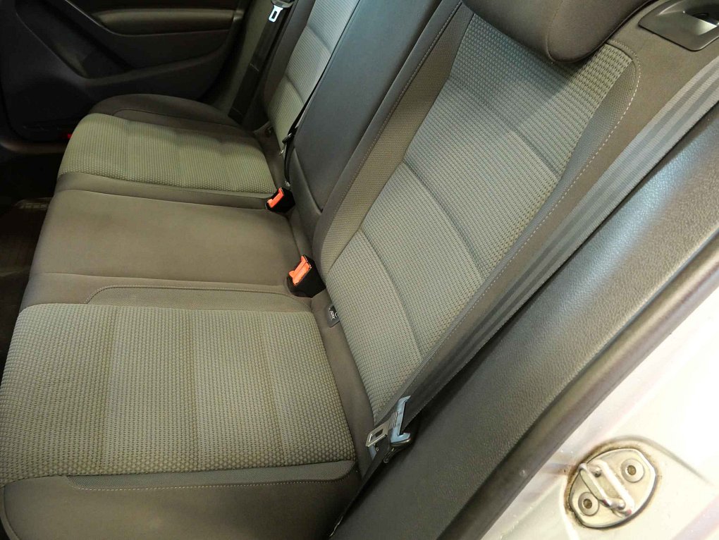 Volkswagen Golf 1.6 TDi 