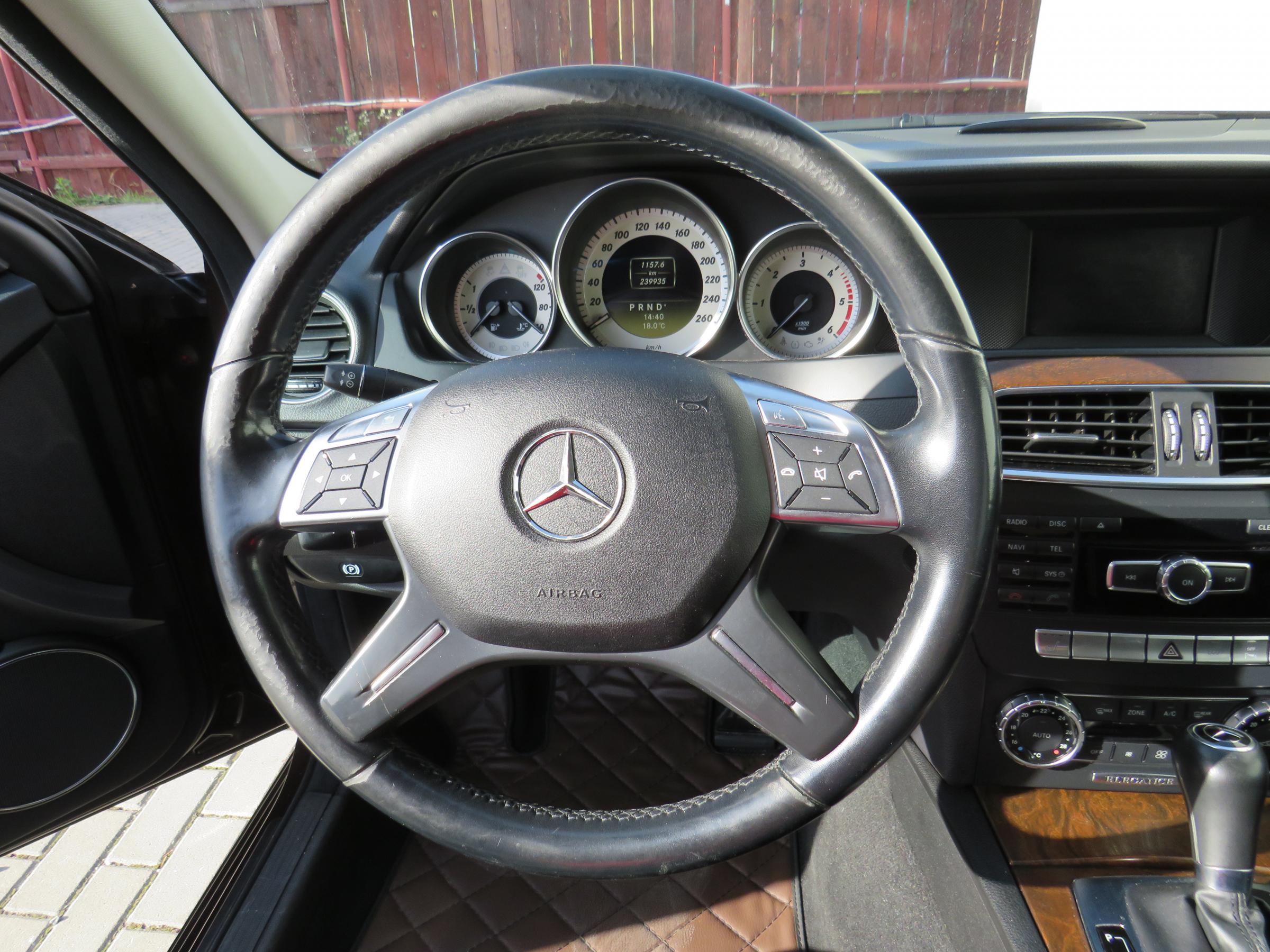 Mercedes-Benz Třída C, 2011 - pohled č. 16