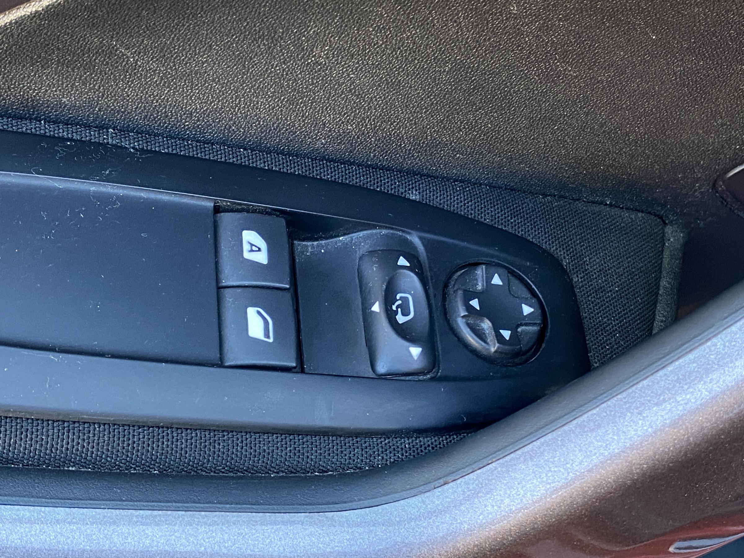 Peugeot 2008, 2015 - pohled č. 12