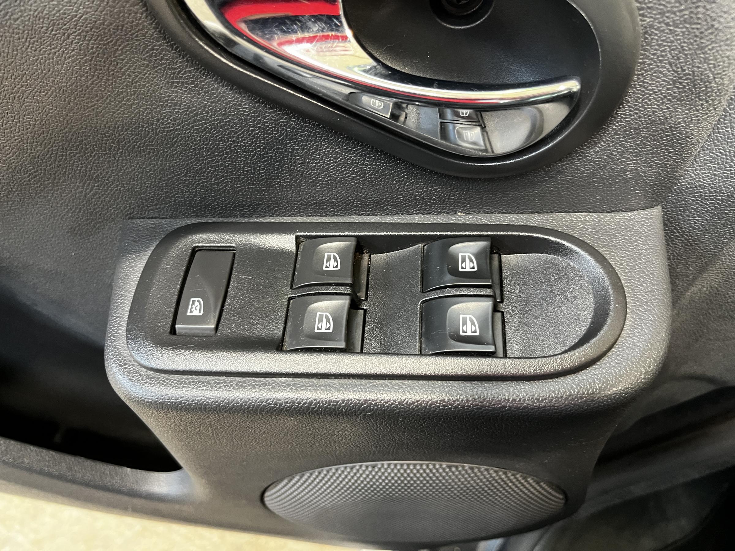 Dacia Duster, 2015 - pohled č. 12