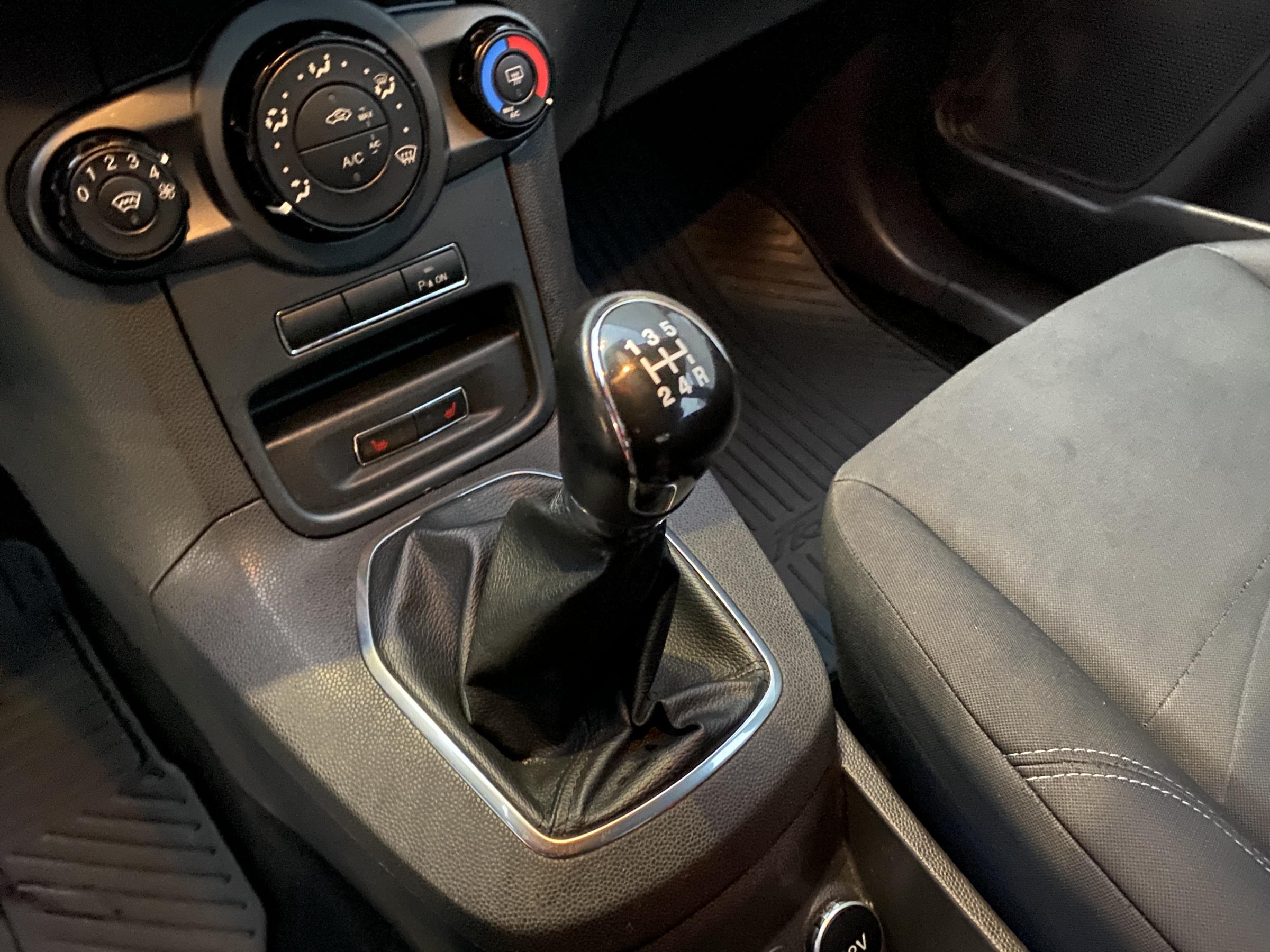 Ford Fiesta, 2013 - pohled č. 14