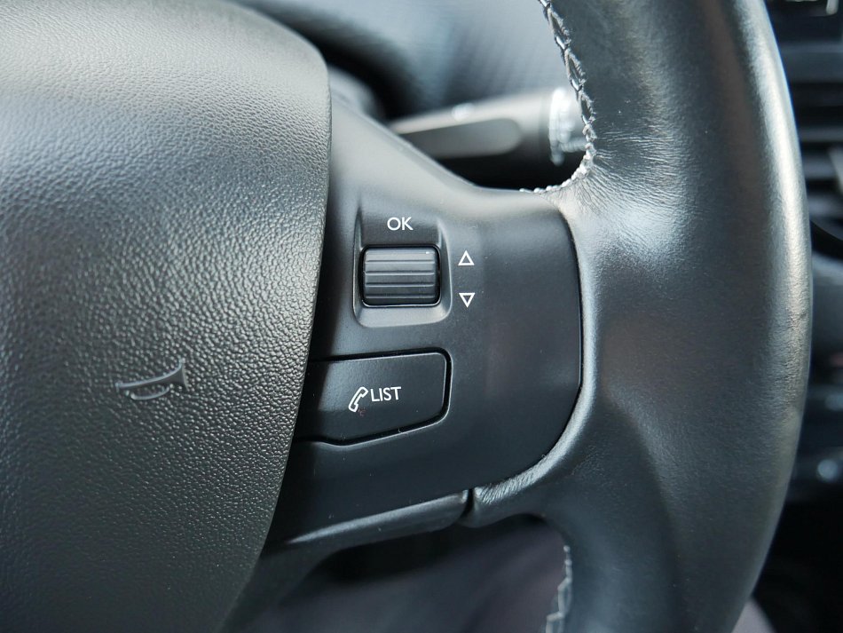 Peugeot 2008 1.2 PT Allure