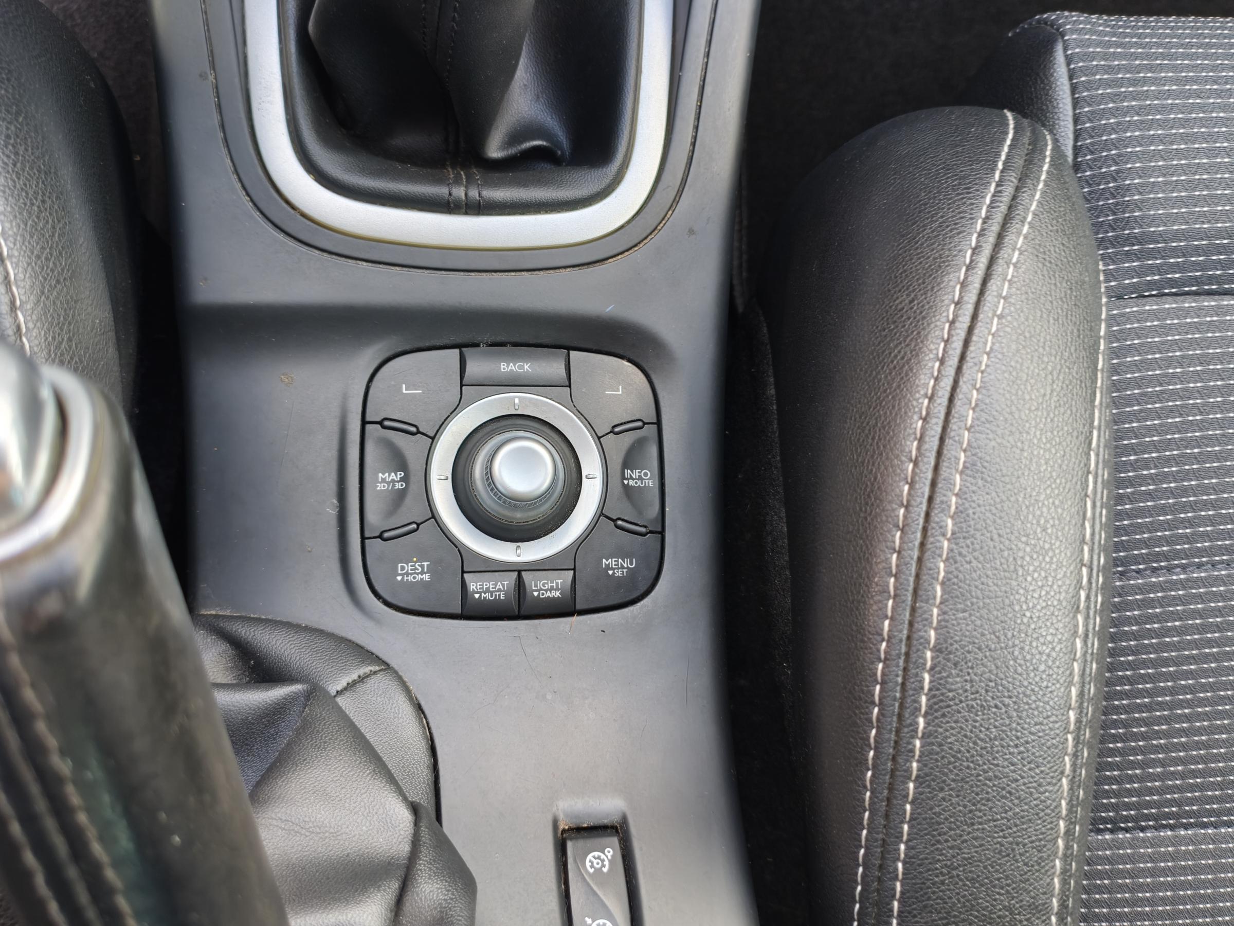 Renault Mégane, 2011 - pohled č. 18