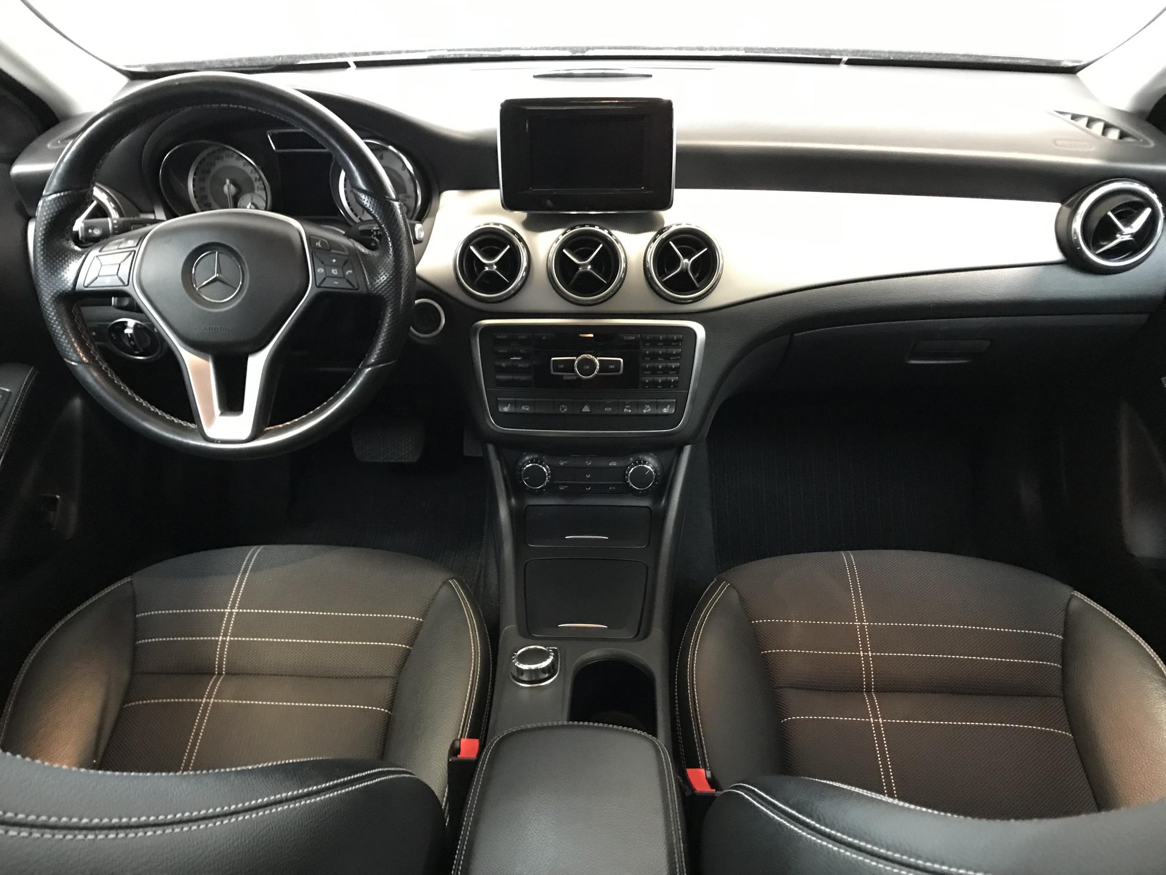 Mercedes-Benz GLA, 2014 - pohled č. 15
