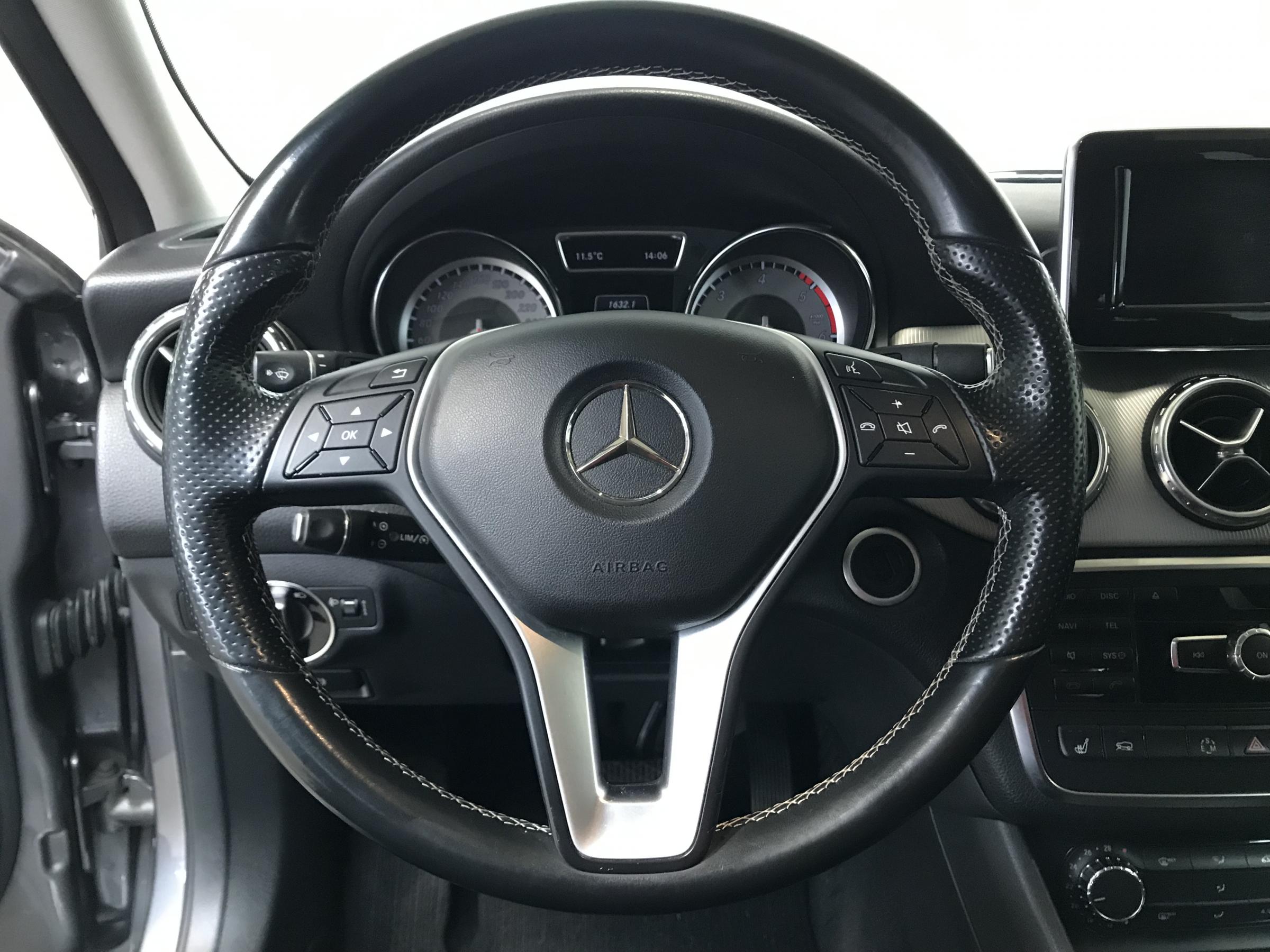 Mercedes-Benz GLA, 2014 - pohled č. 16