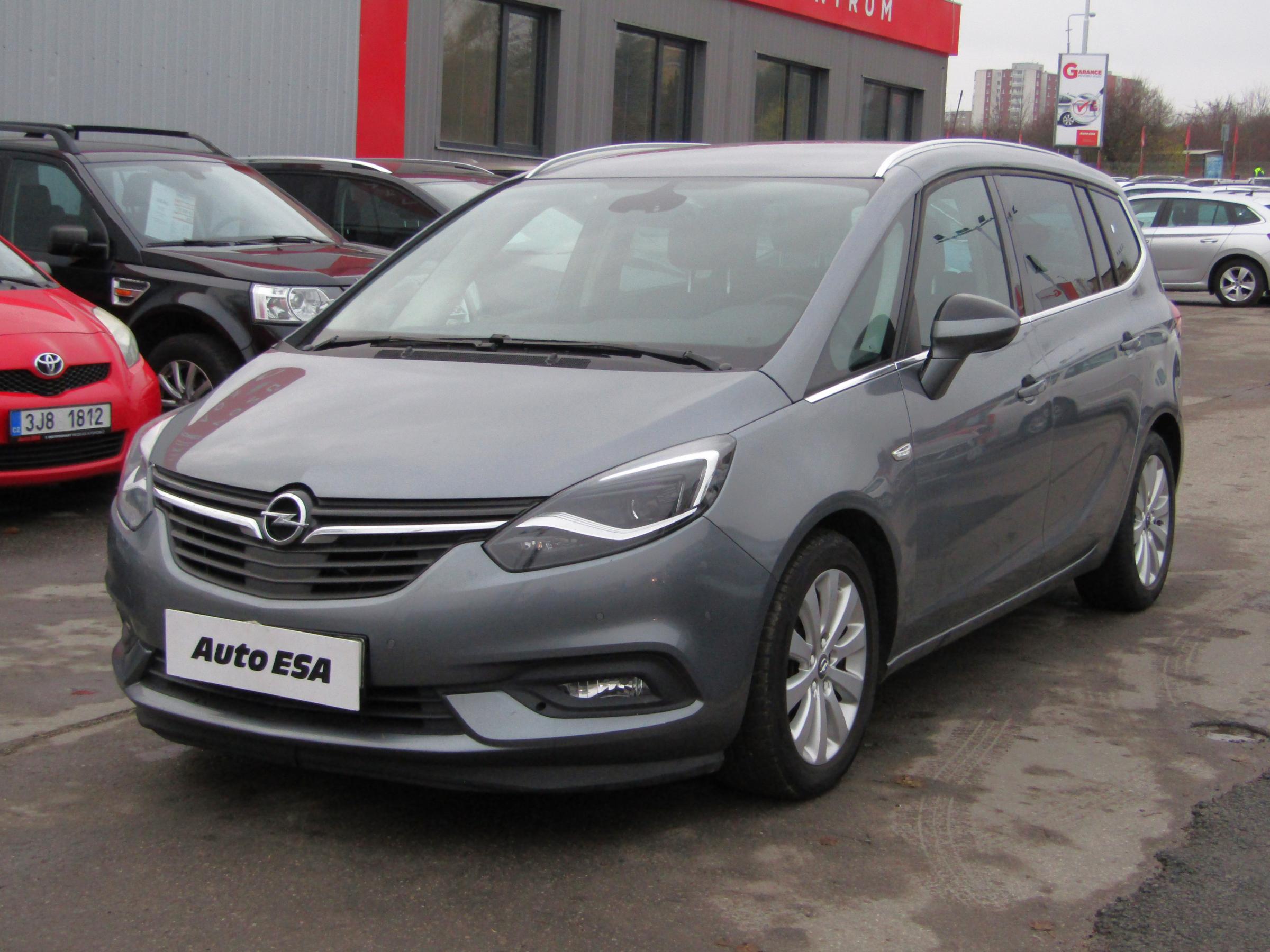 Opel Zafira, 2019 - pohled č. 3