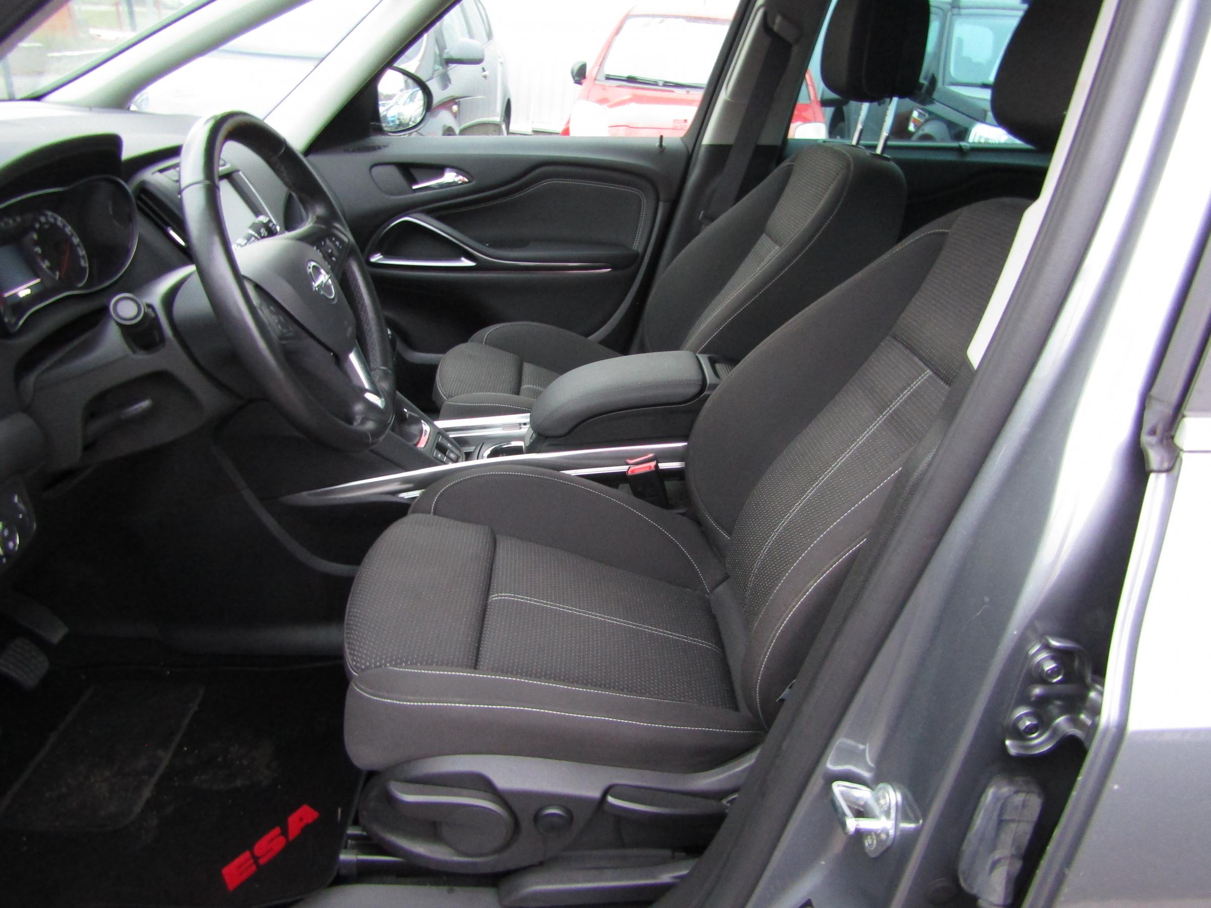 Opel Zafira, 2019 - pohled č. 9