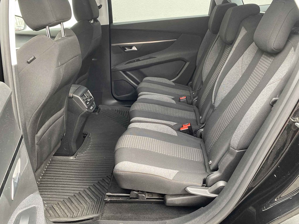 Peugeot 5008 1.2 PT 