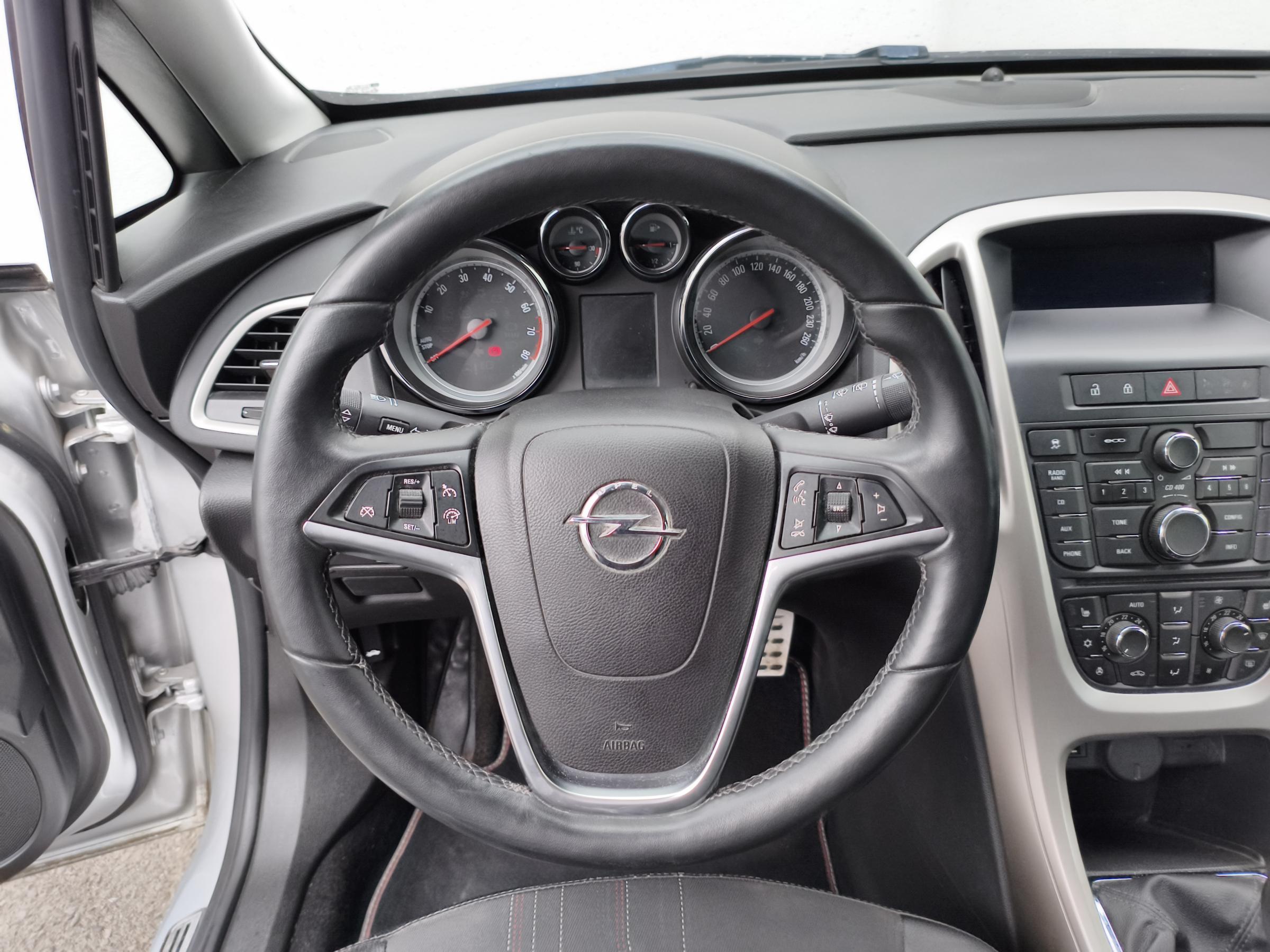 Opel Astra, 2012 - pohled č. 10