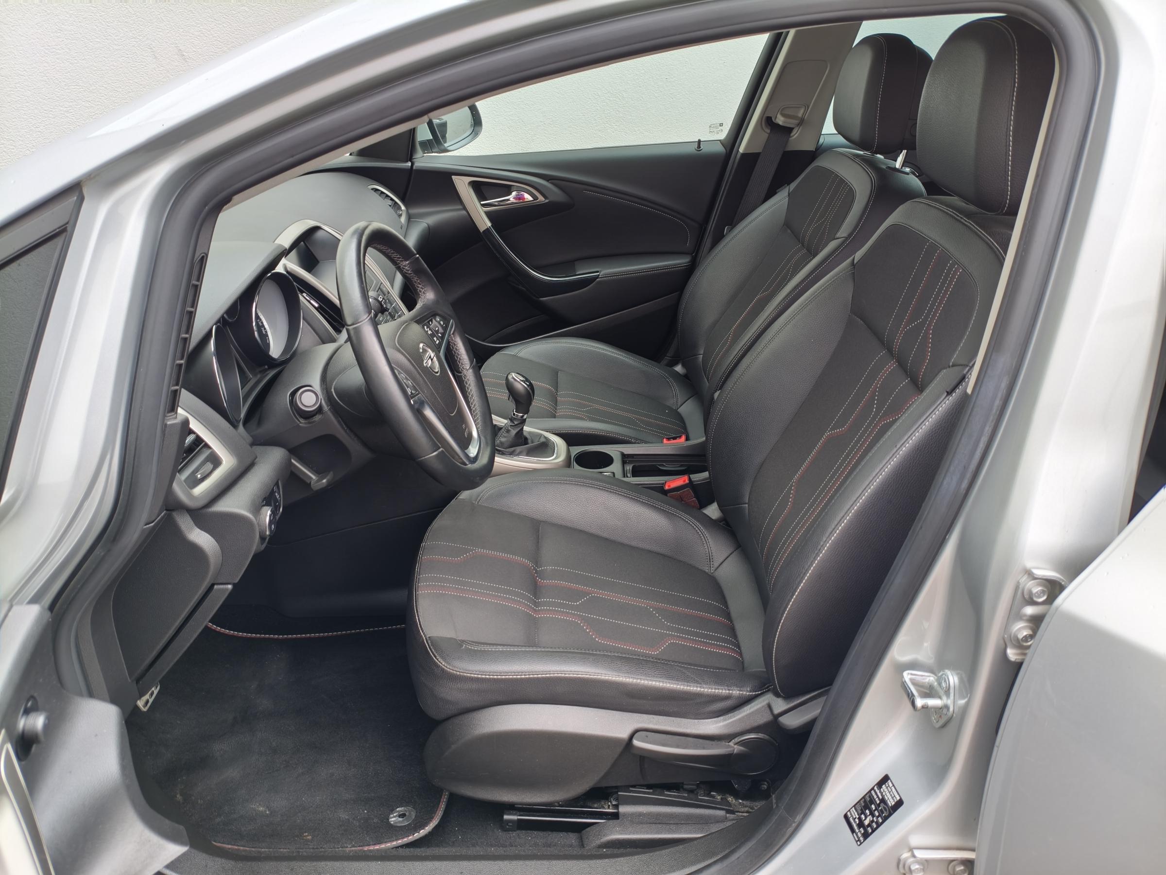 Opel Astra, 2012 - pohled č. 12