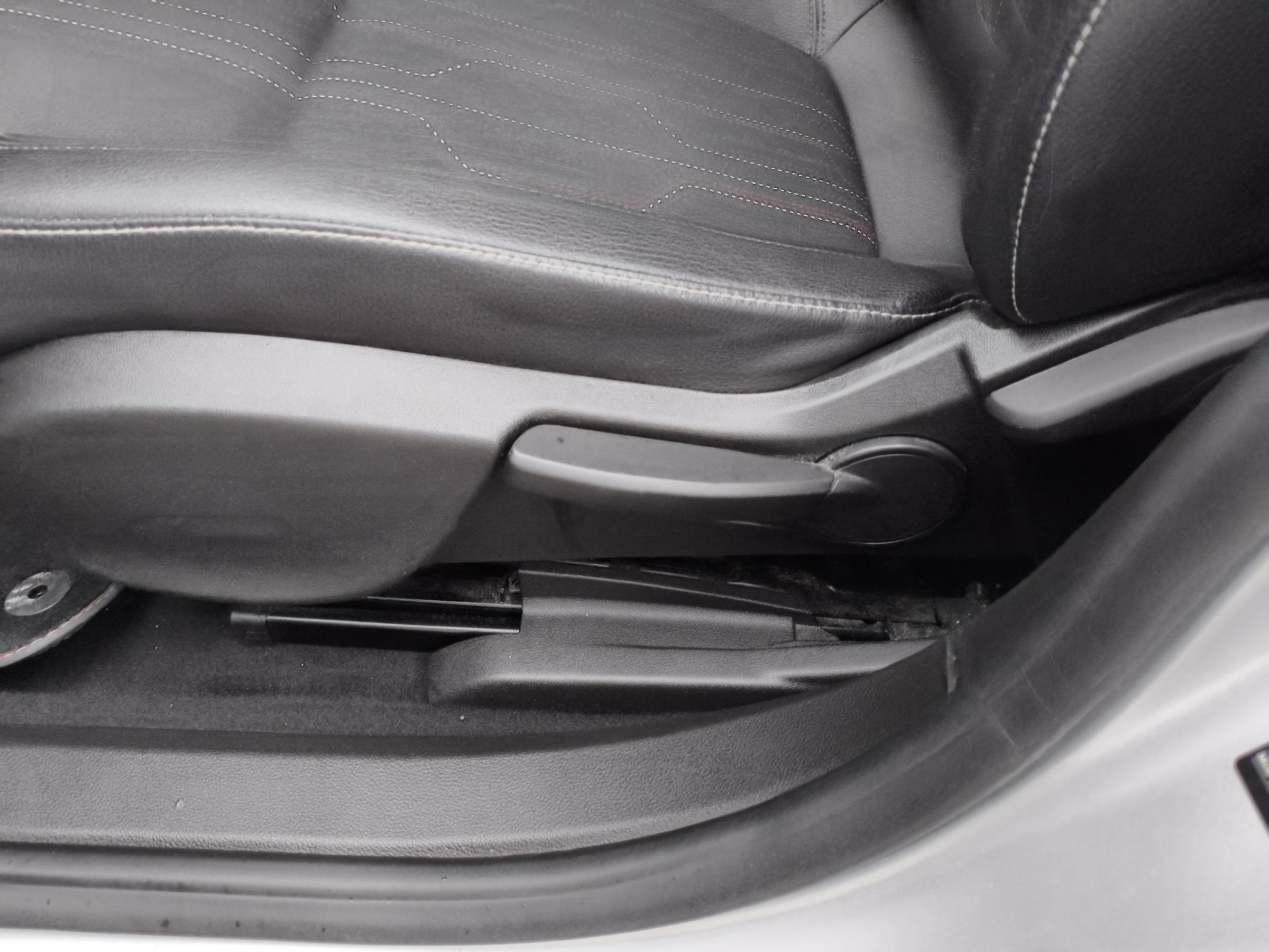 Opel Astra, 2012 - pohled č. 15