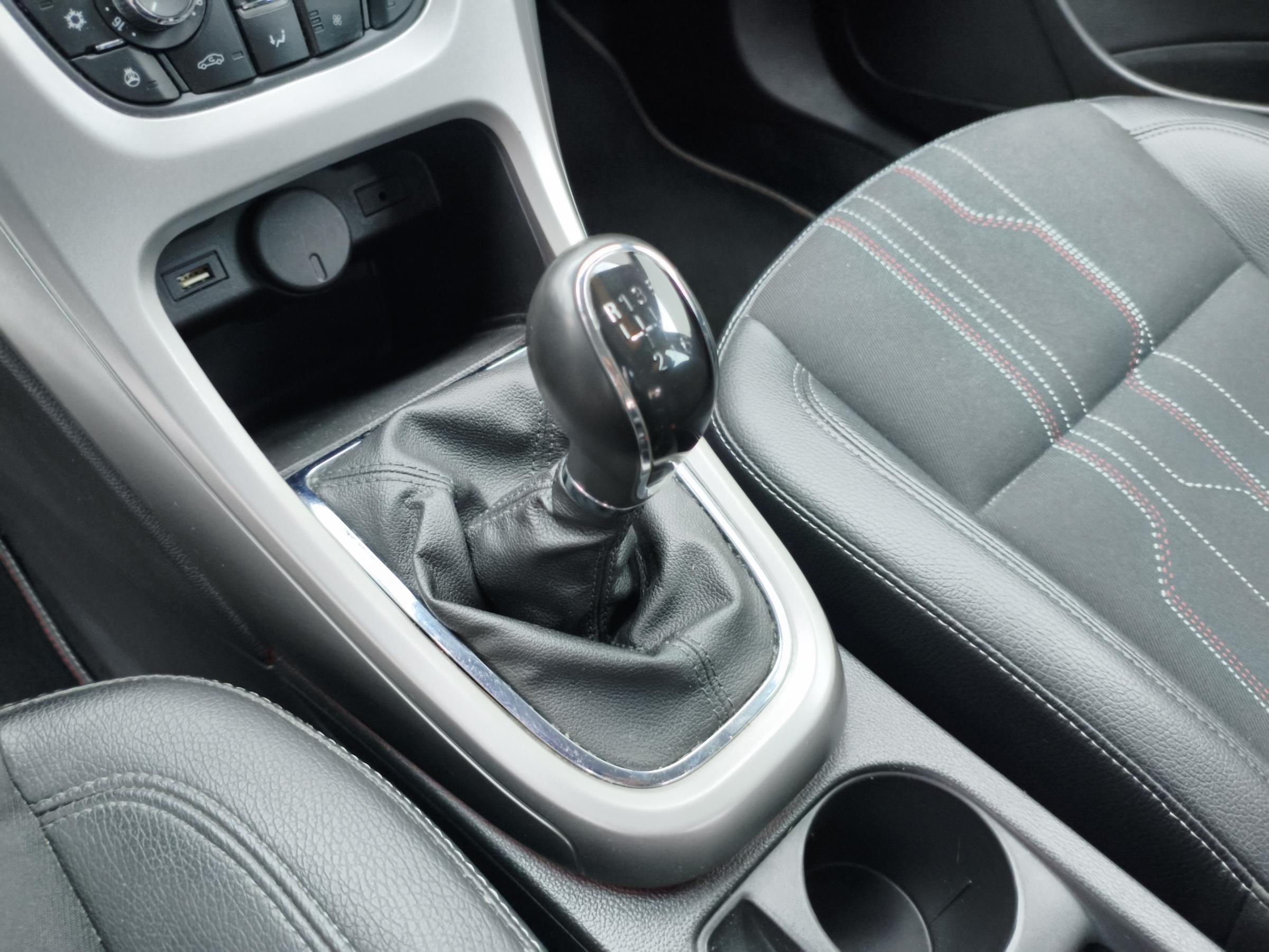 Opel Astra, 2012 - pohled č. 17