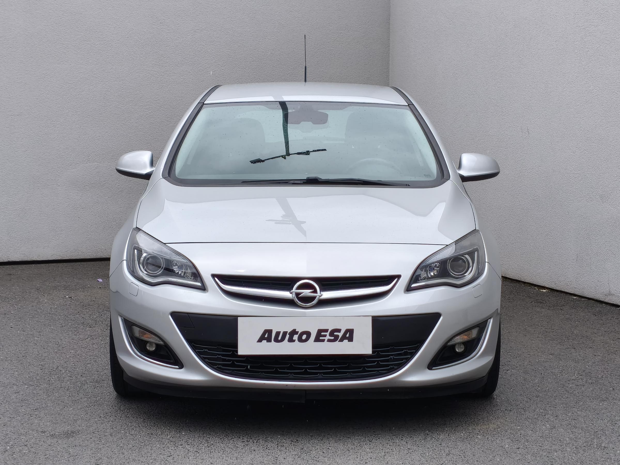 Opel Astra, 2012 - pohled č. 2