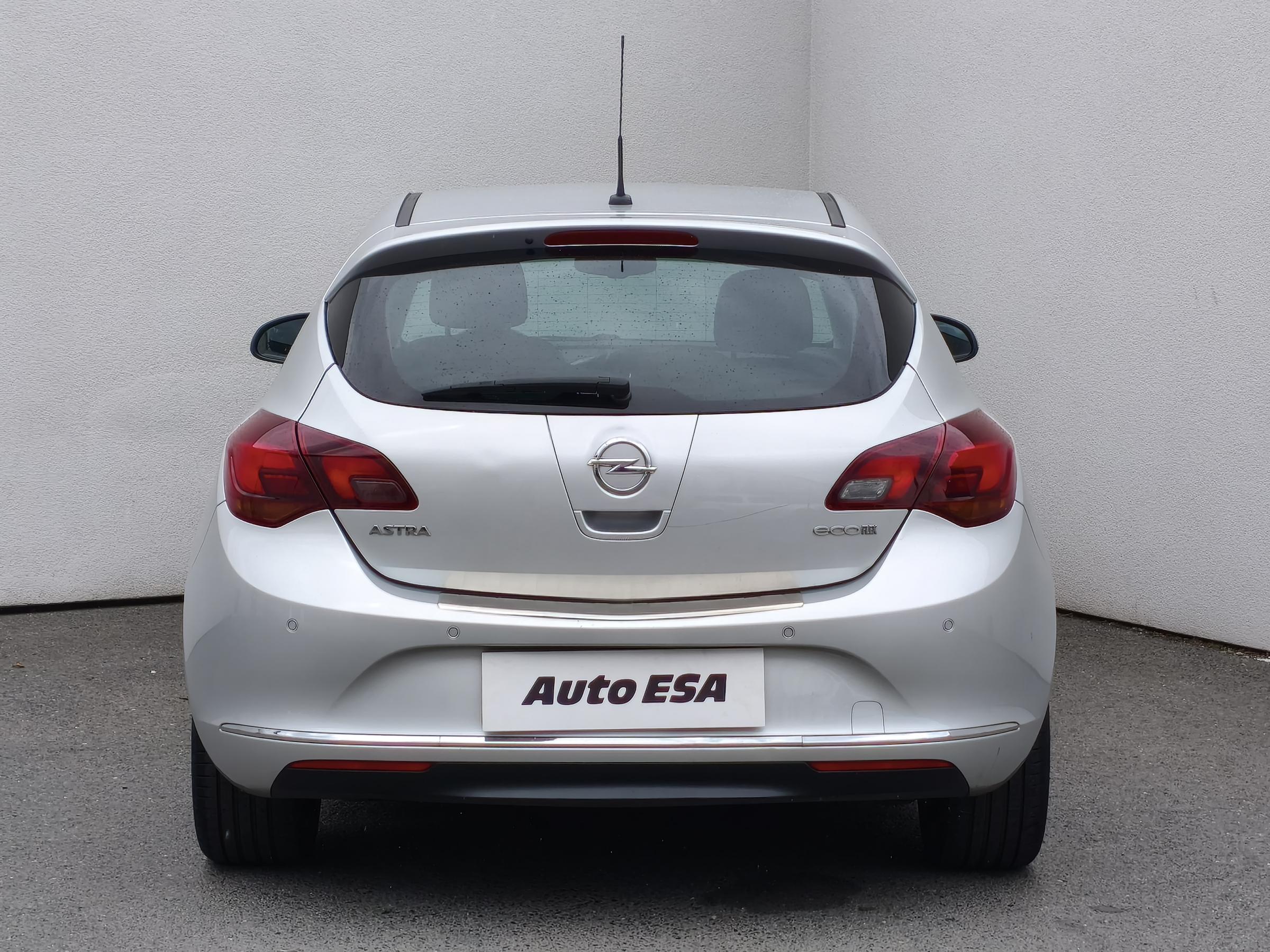 Opel Astra, 2012 - pohled č. 5