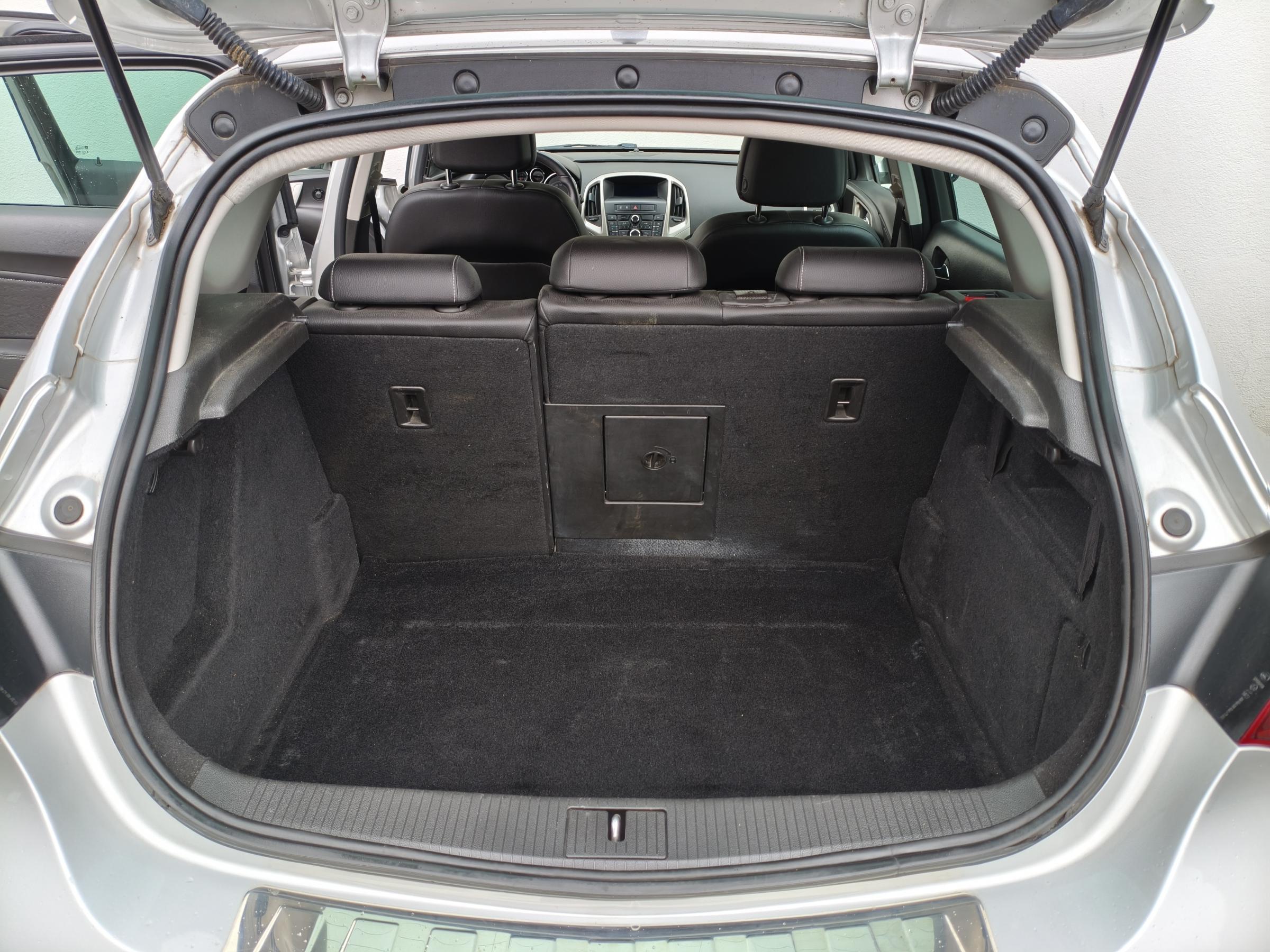 Opel Astra, 2012 - pohled č. 8