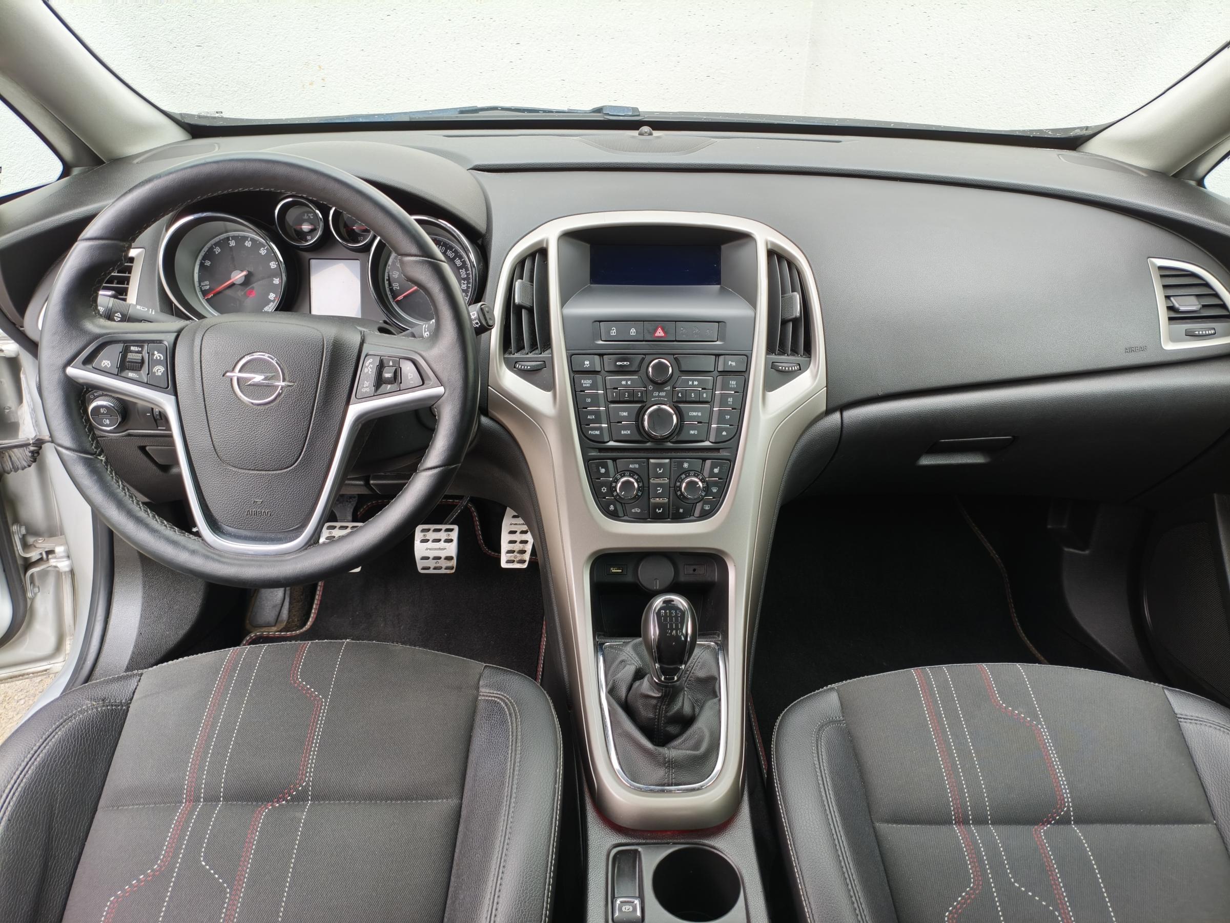 Opel Astra, 2012 - pohled č. 9