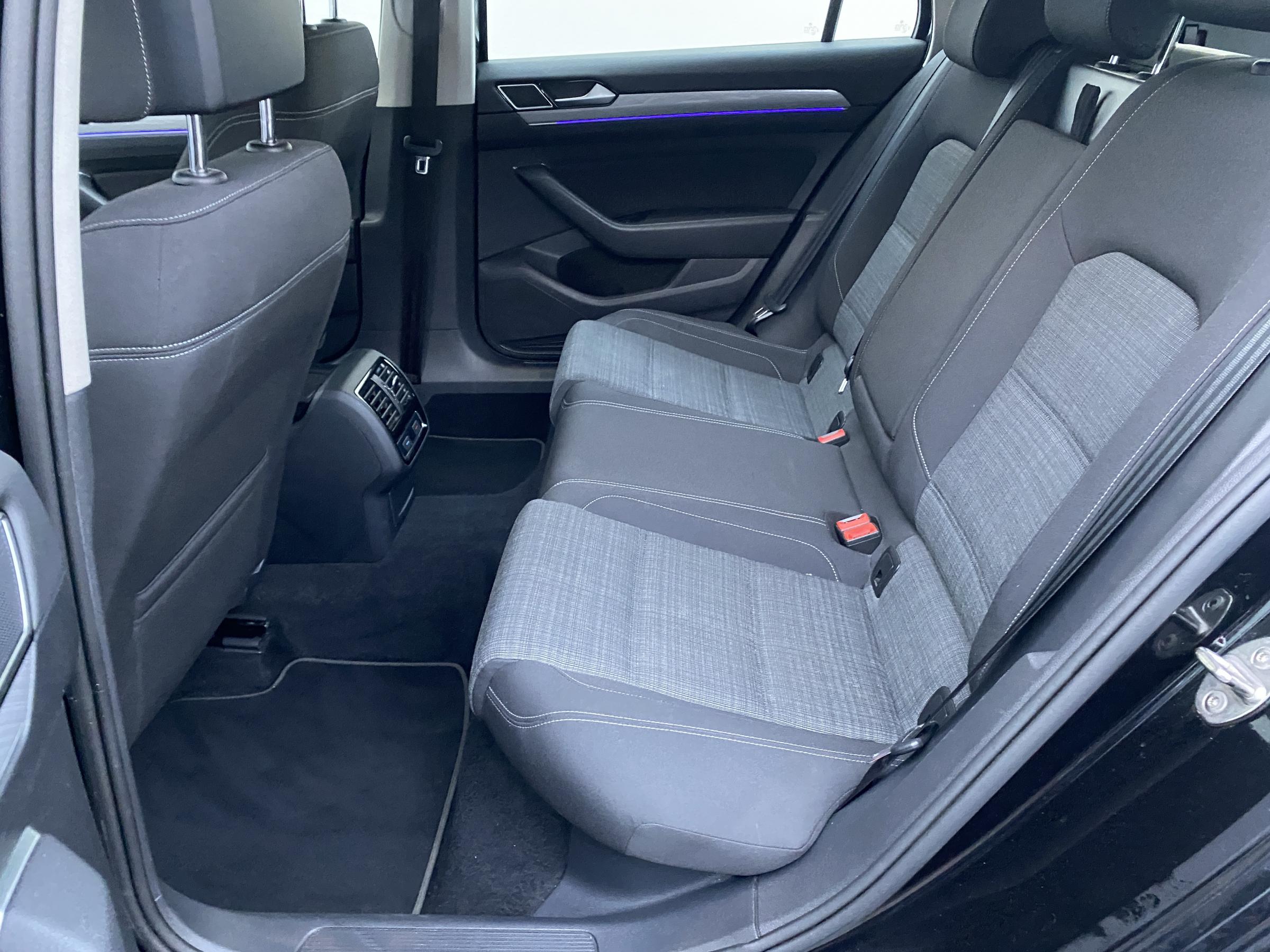 Volkswagen Passat, 2020 - pohled č. 10