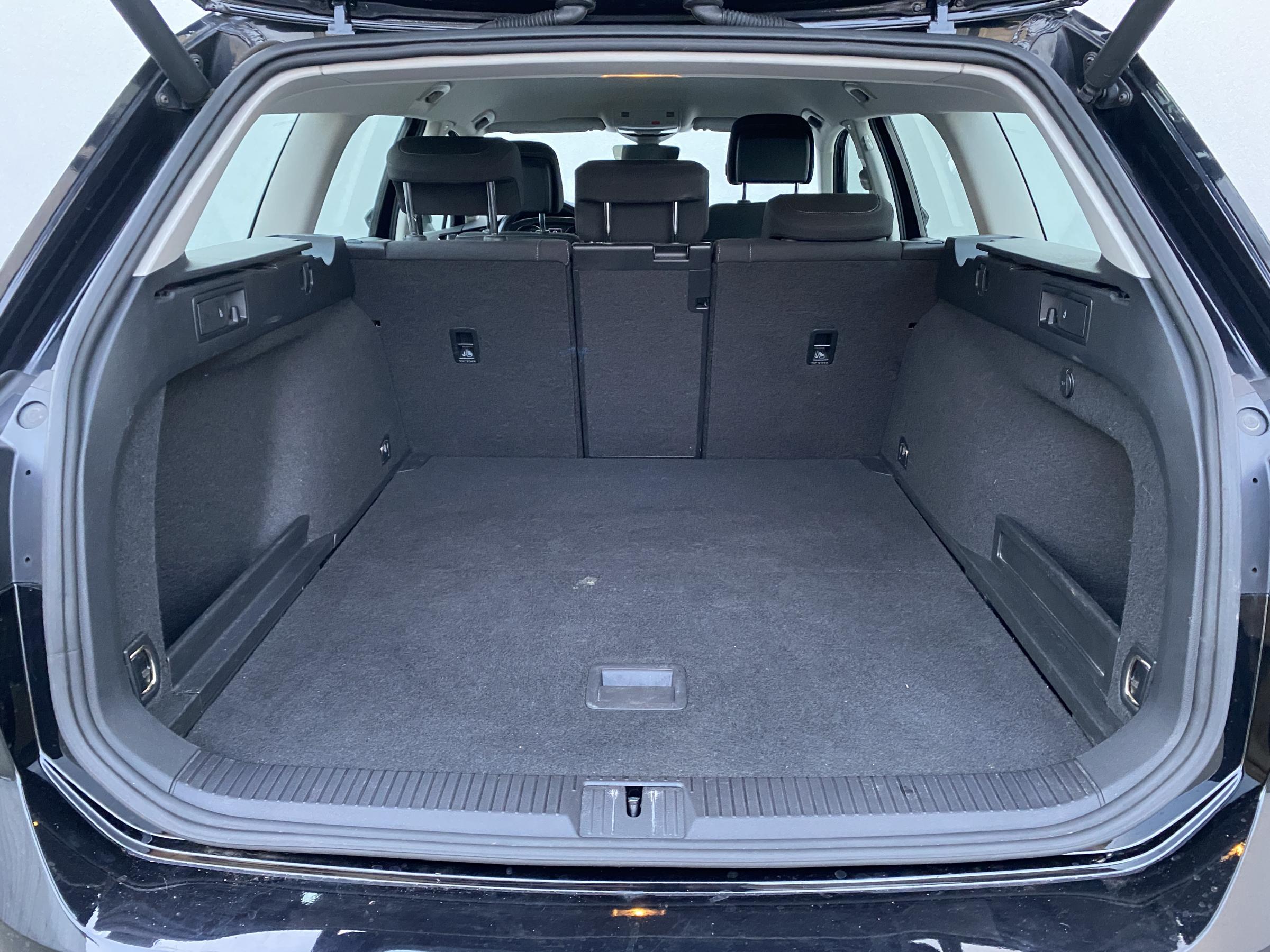 Volkswagen Passat, 2020 - pohled č. 7