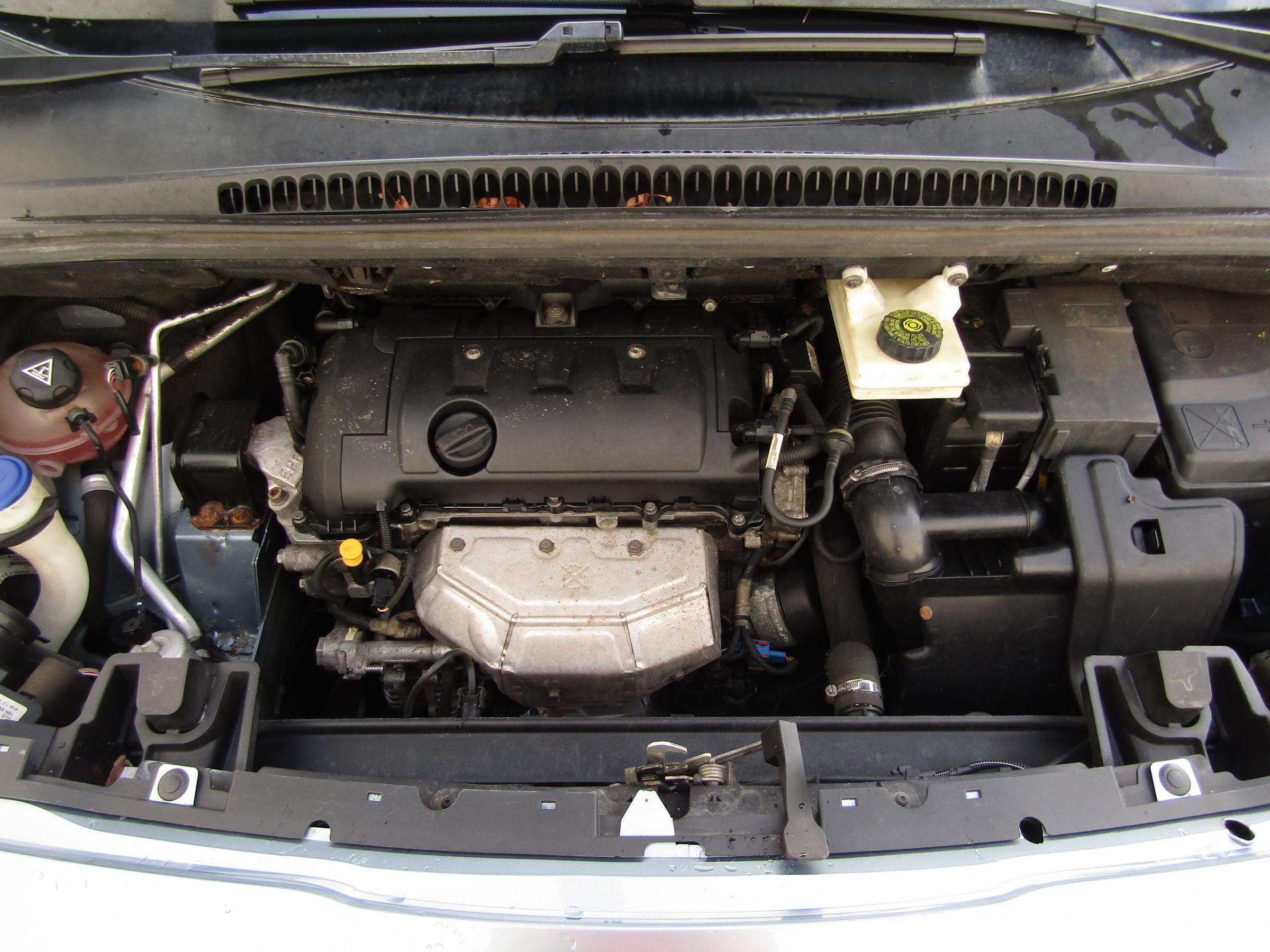 Peugeot 5008, 2011 - pohled č. 9