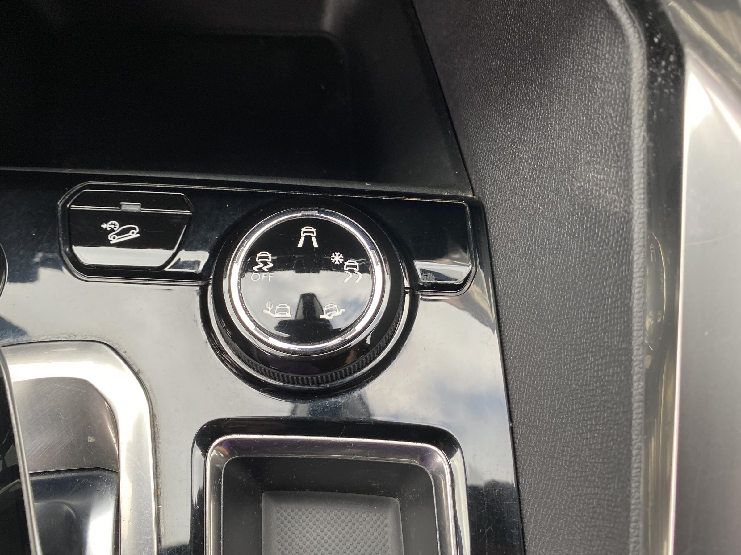 Peugeot 5008, 2019 - pohled č. 16