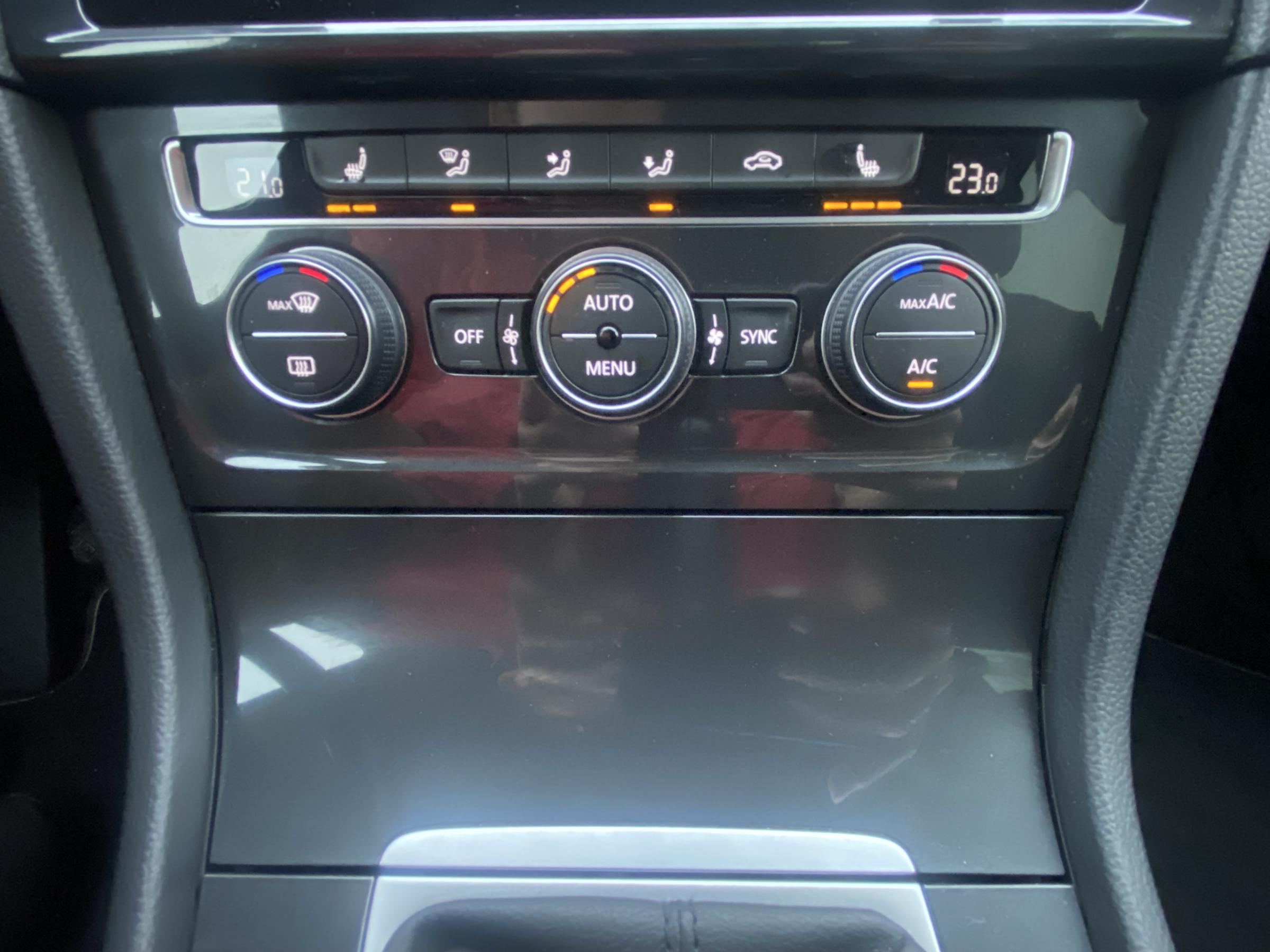 Volkswagen Golf, 2019 - pohled č. 18