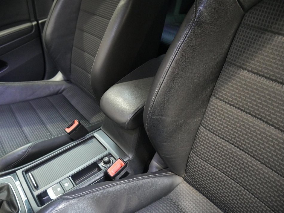 Volkswagen Golf 2.0 TDi 