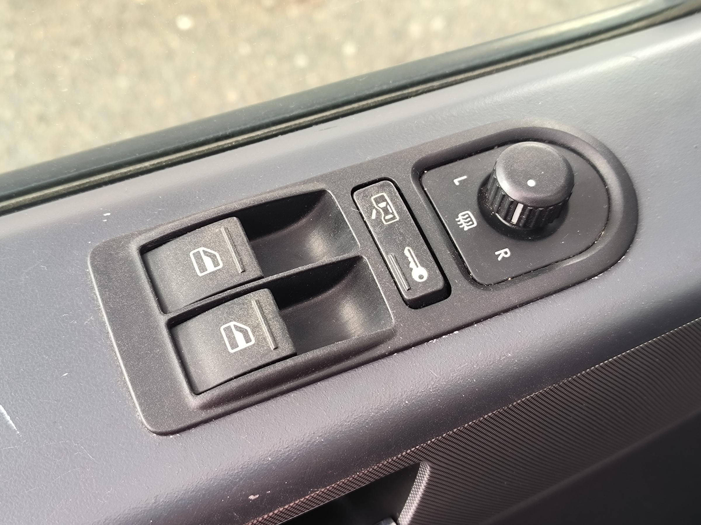 Volkswagen Multivan, 2004 - pohled č. 18