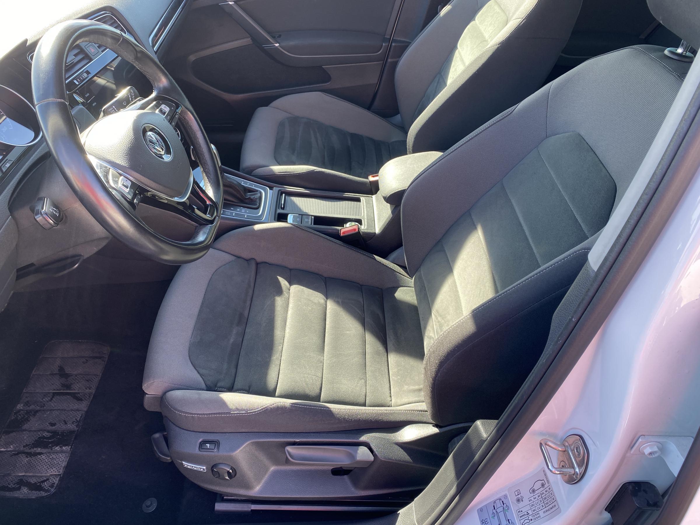 Volkswagen Golf, 2020 - pohled č. 9