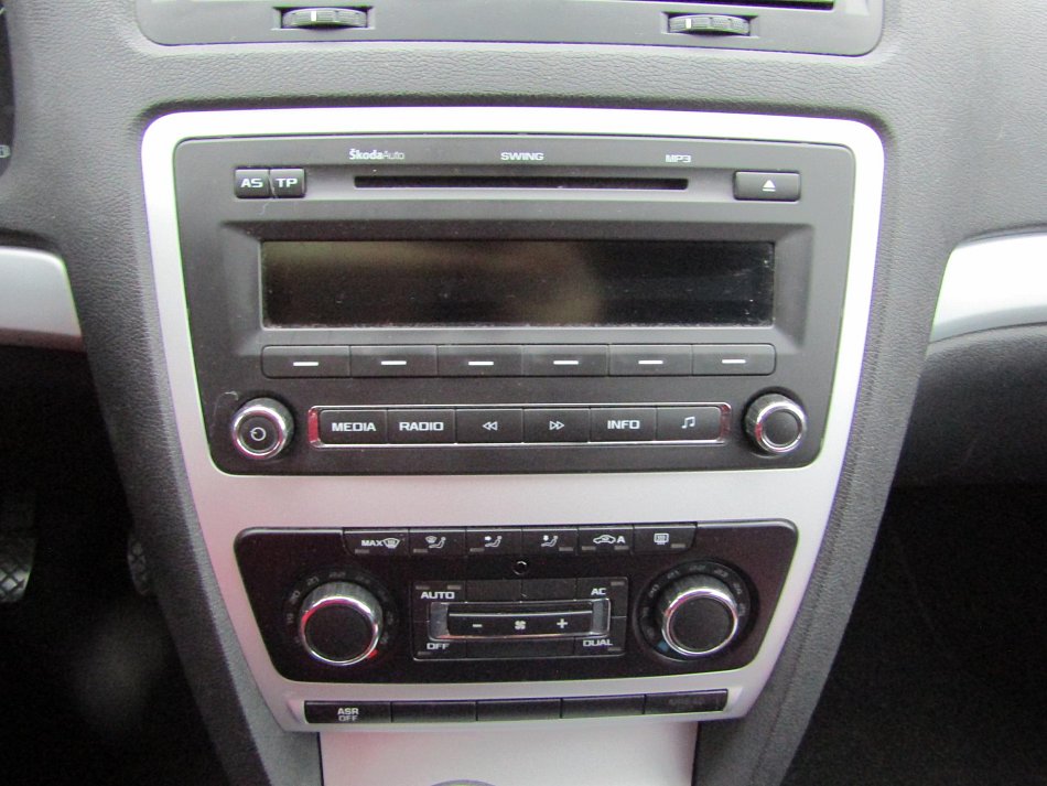 Škoda Octavia II 1.6i Ambiente