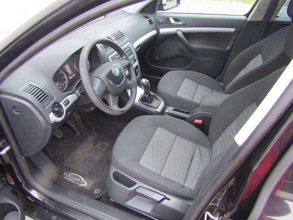 Škoda Octavia II 1.6i Ambiente