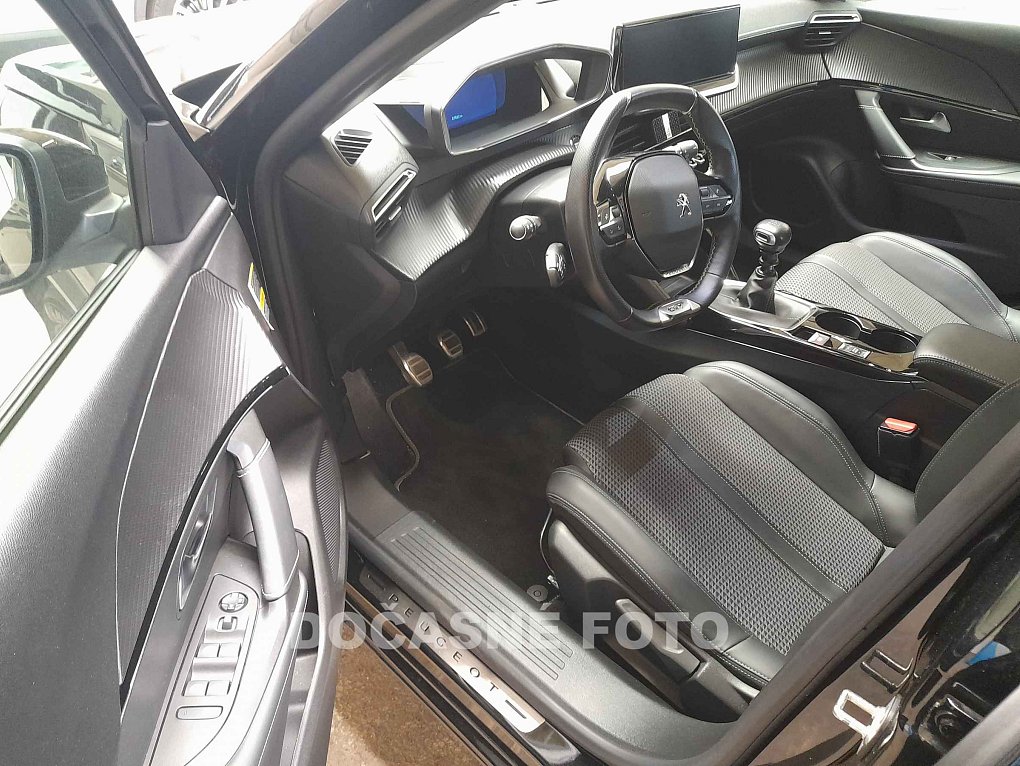 Peugeot 2008 1.2PT 