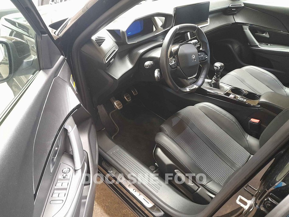 Peugeot 2008 1.2PT 