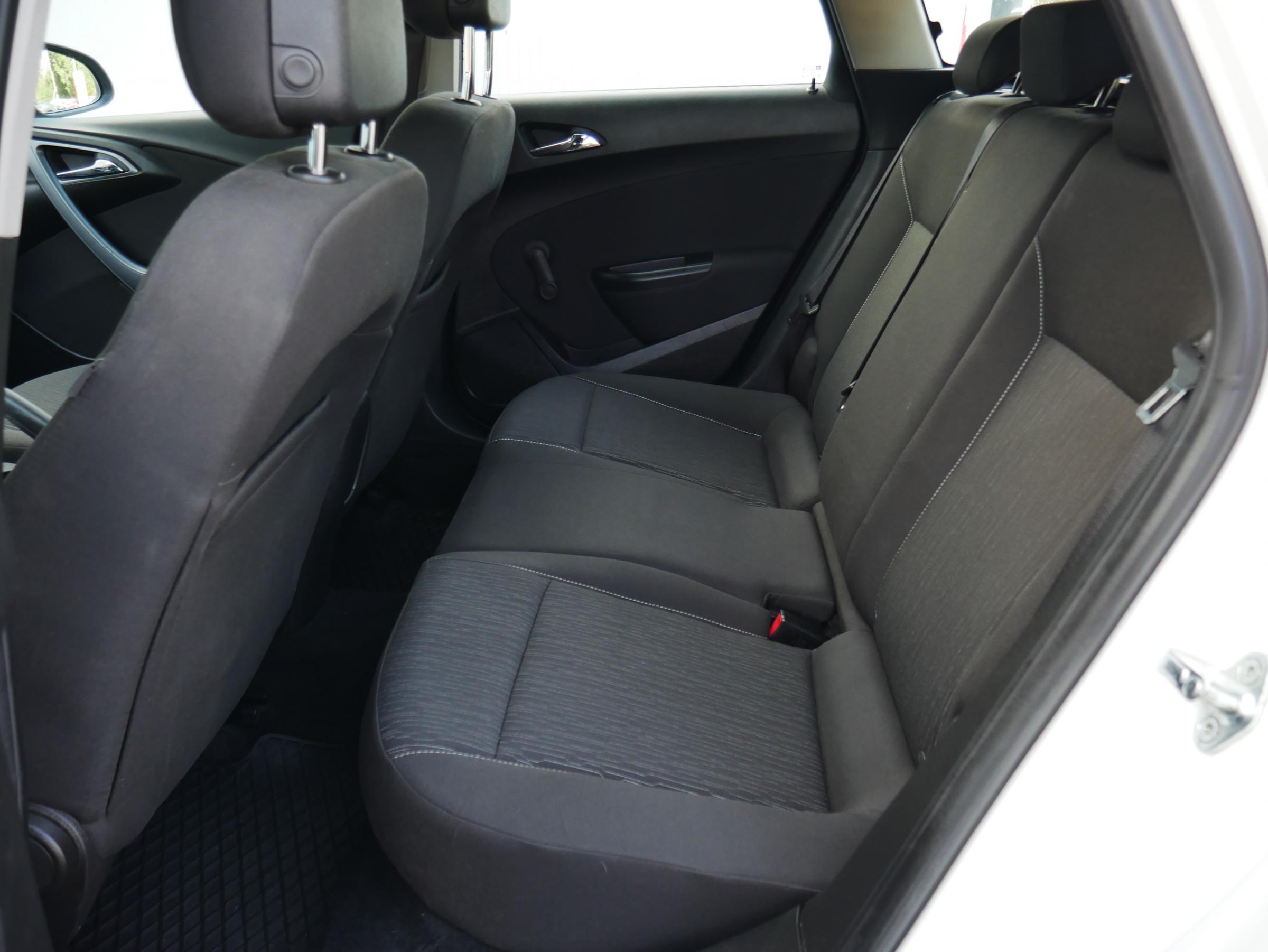 Opel Astra, 2013 - pohled č. 10