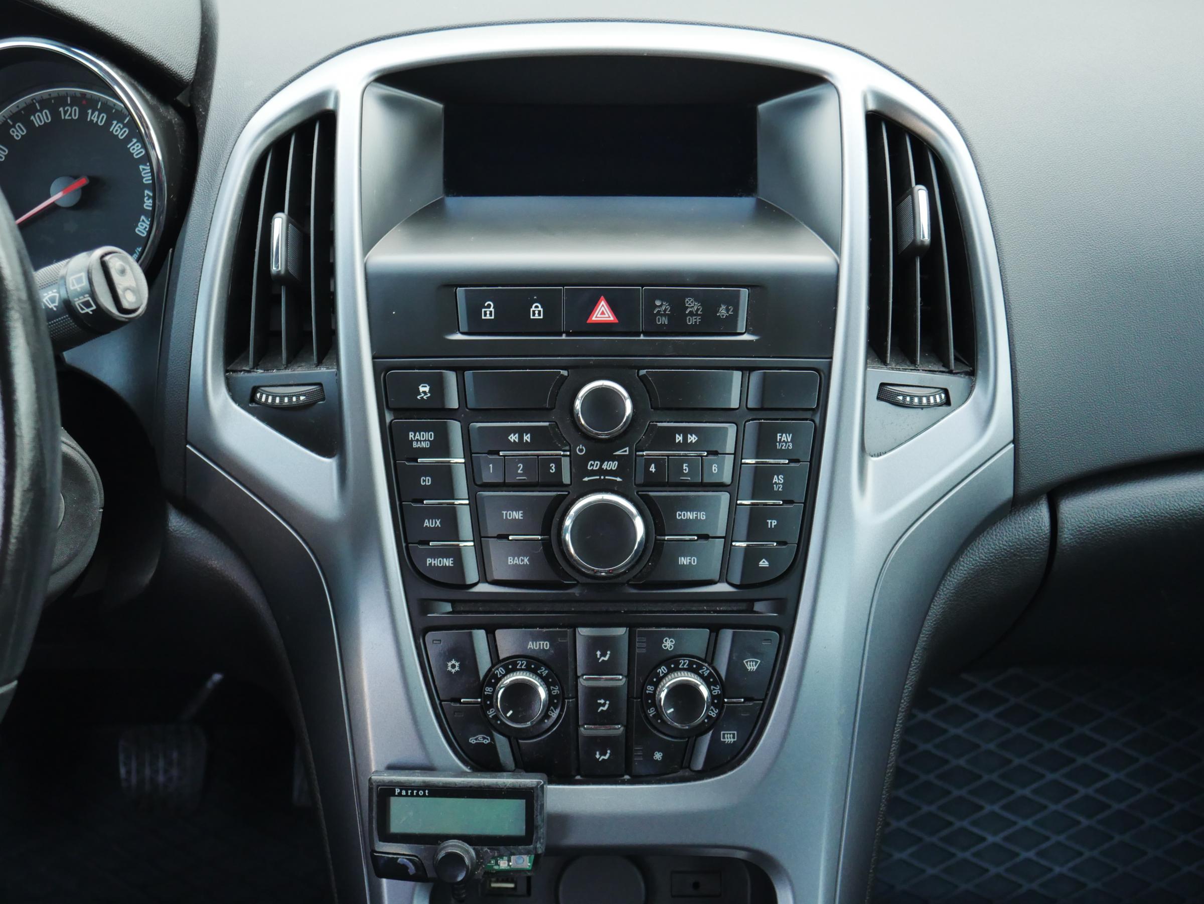 Opel Astra, 2013 - pohled č. 12