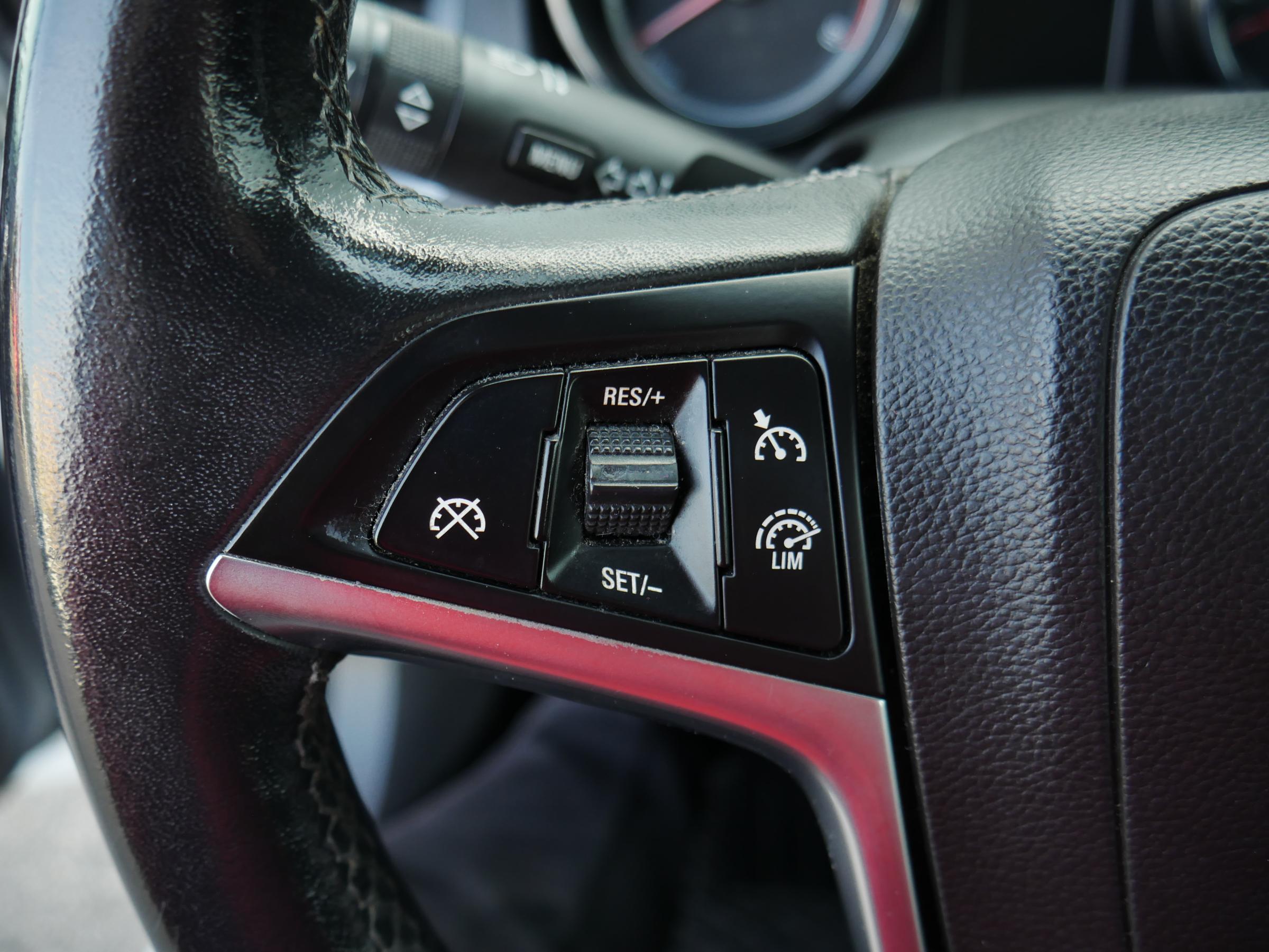 Opel Astra, 2013 - pohled č. 13