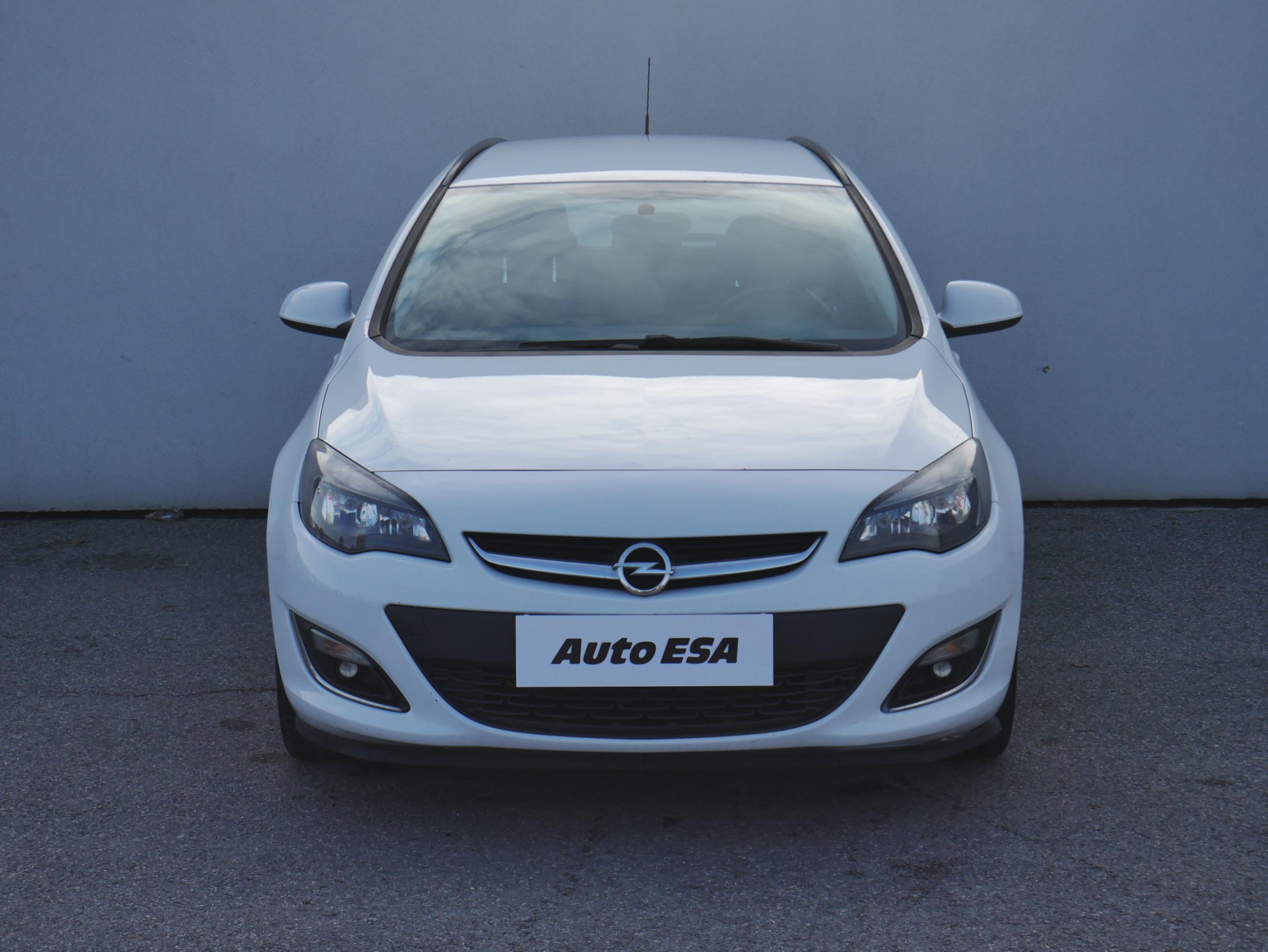 Opel Astra, 2013 - pohled č. 2
