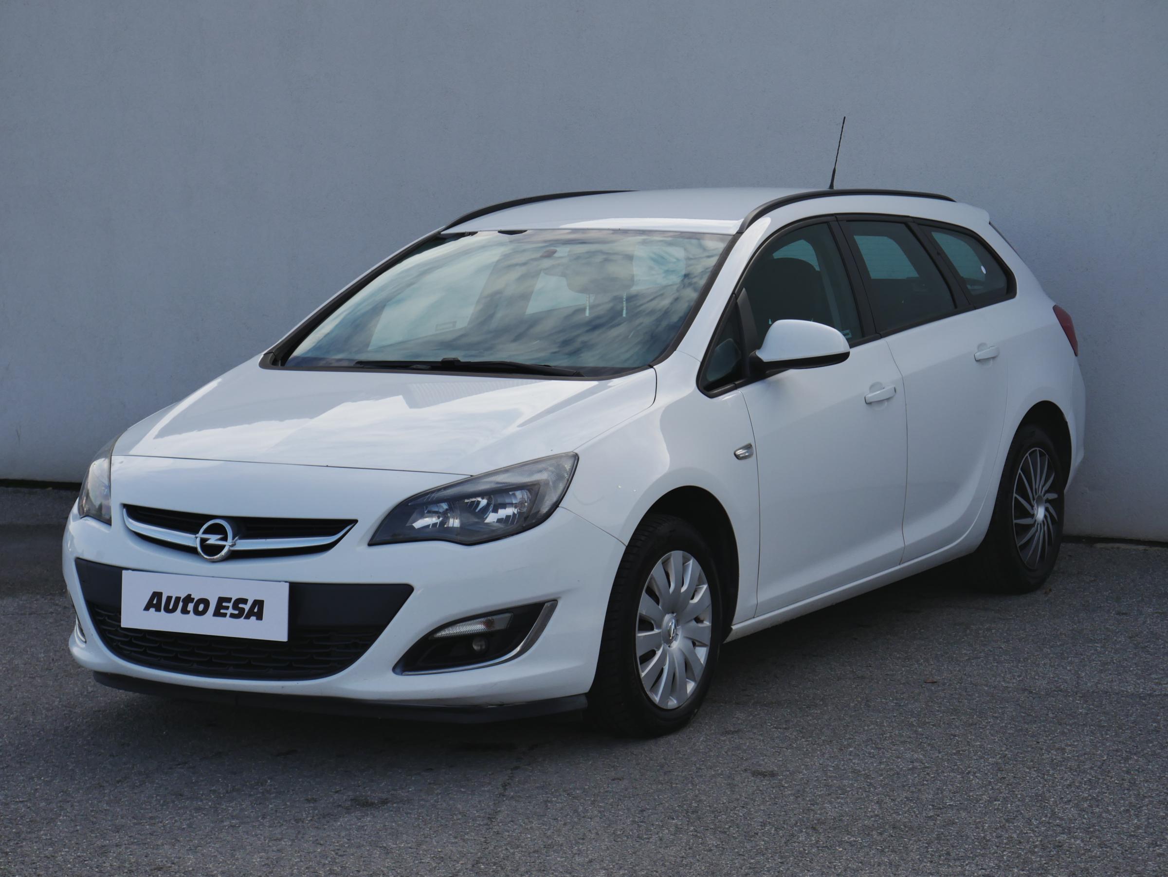 Opel Astra, 2013 - pohled č. 3