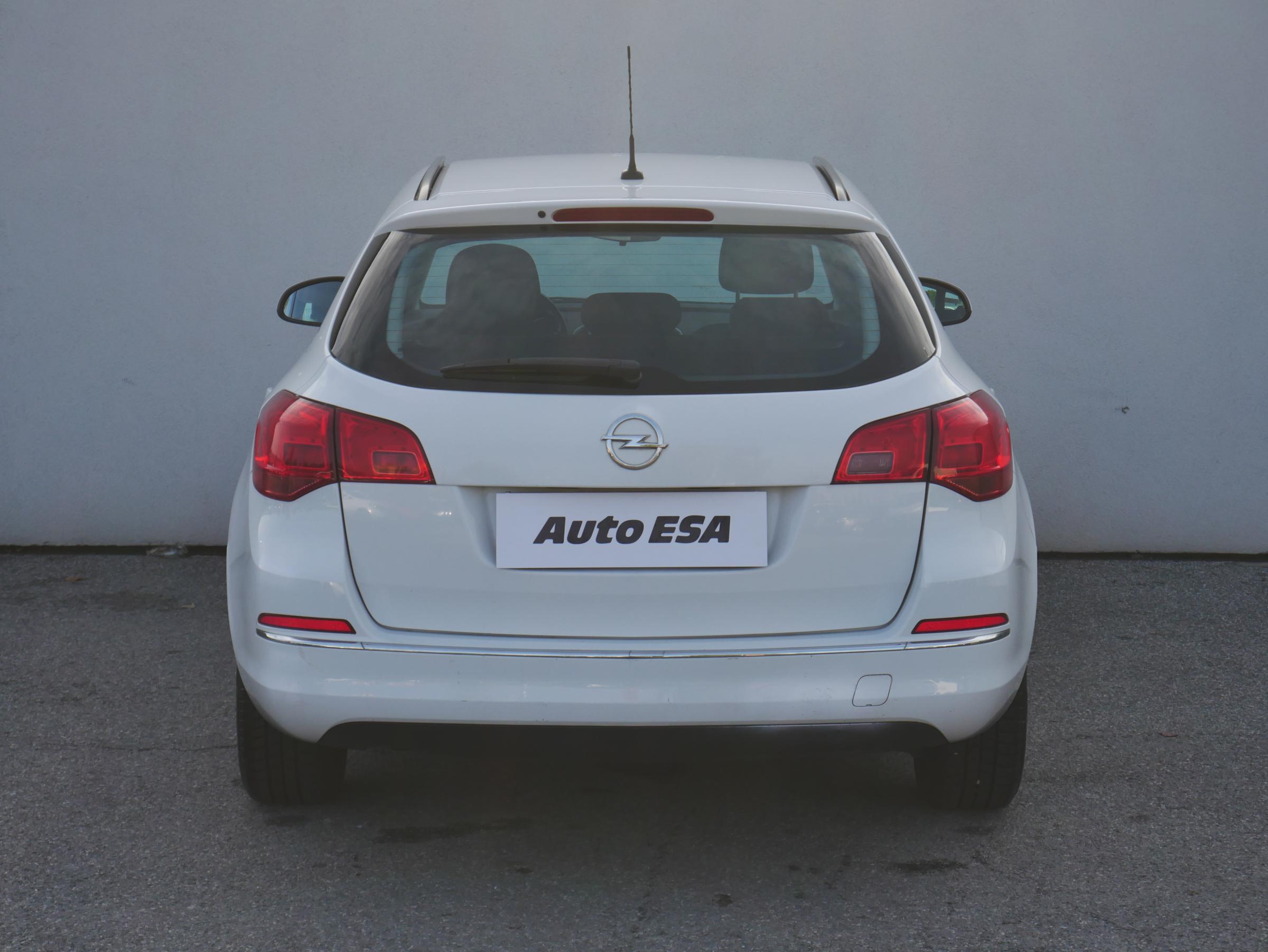 Opel Astra, 2013 - pohled č. 5