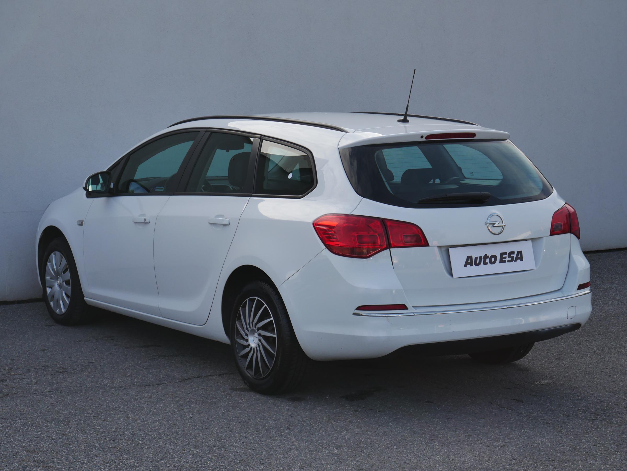 Opel Astra, 2013 - pohled č. 6