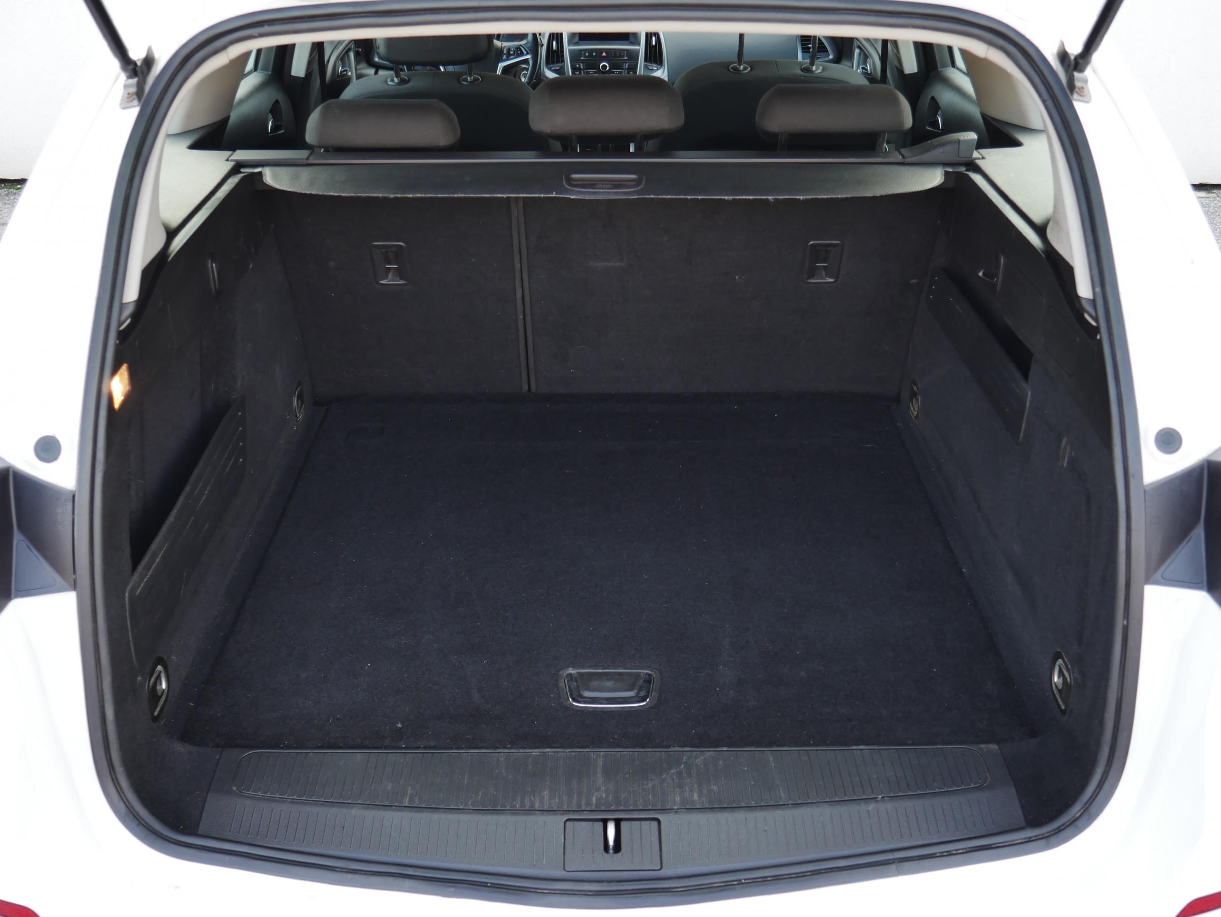 Opel Astra, 2013 - pohled č. 7