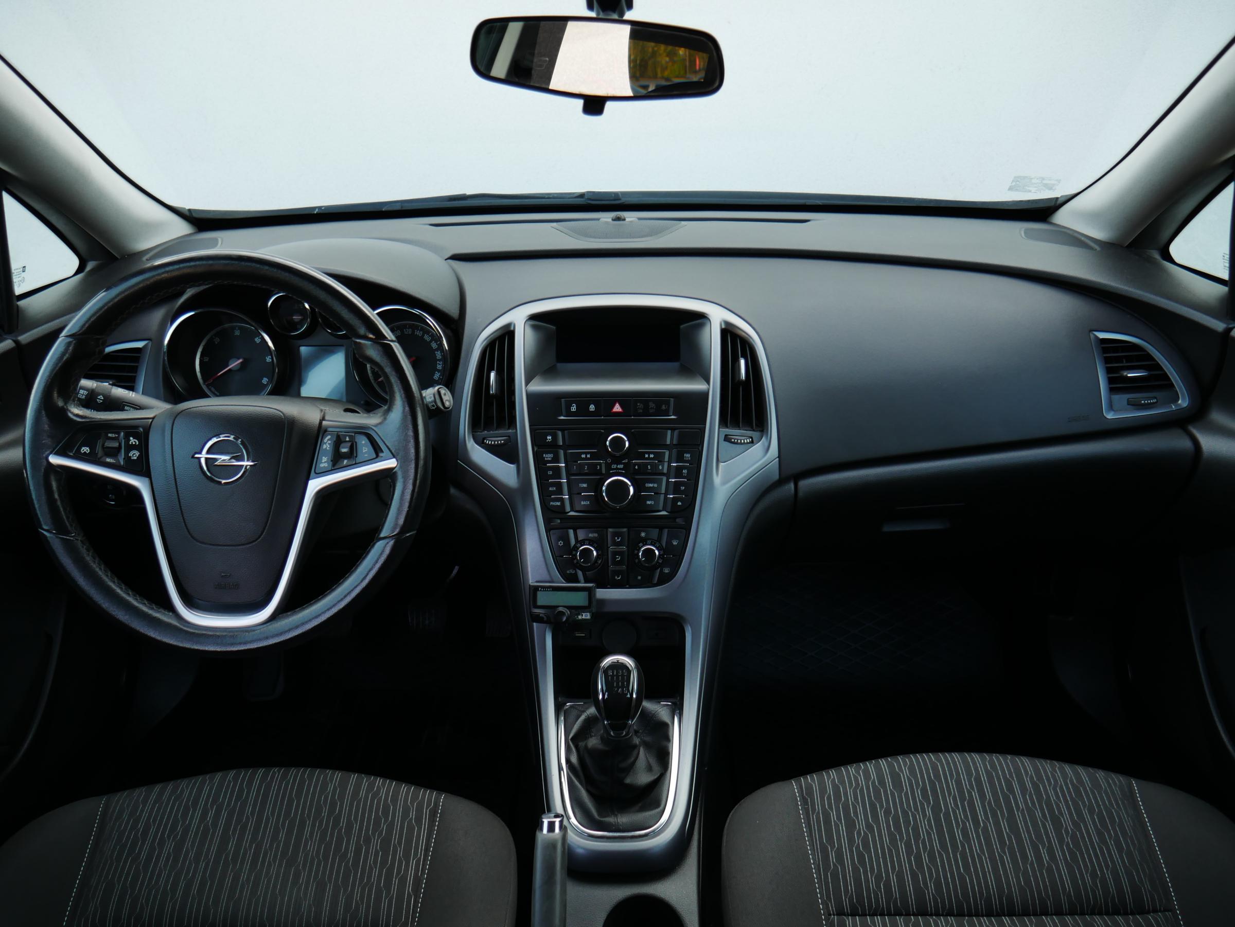 Opel Astra, 2013 - pohled č. 8