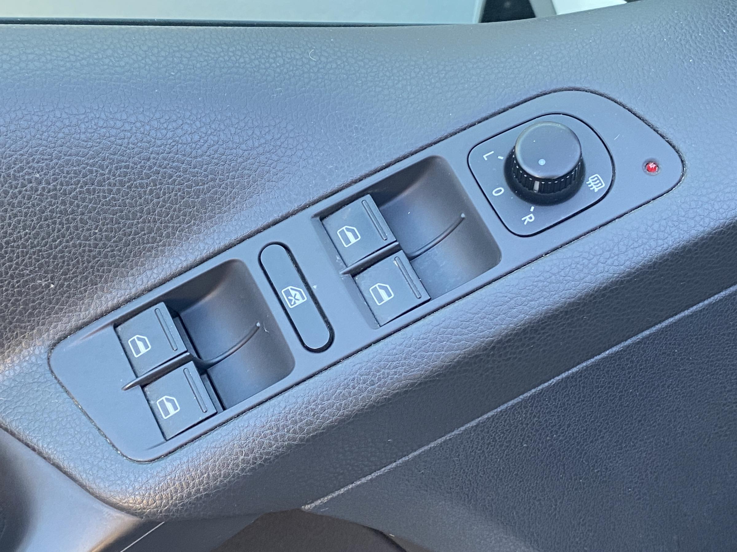 Volkswagen Tiguan, 2014 - pohled č. 12