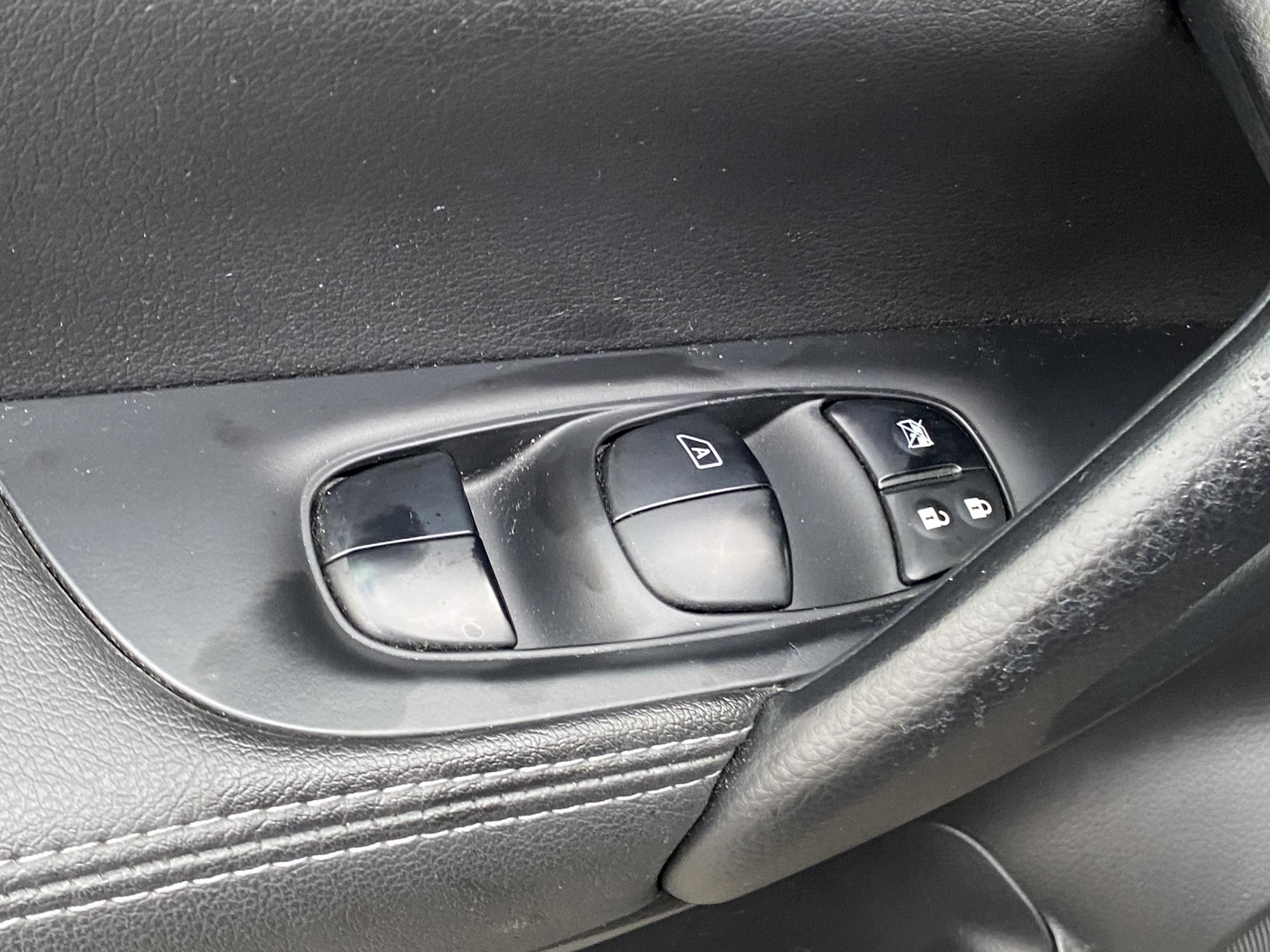 Nissan Qashqai, 2015 - pohled č. 12