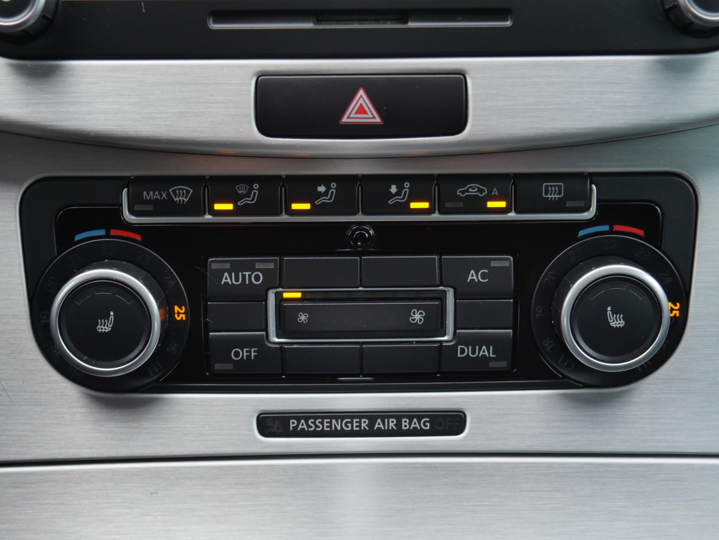 Volkswagen Passat, 2011 - pohled č. 16