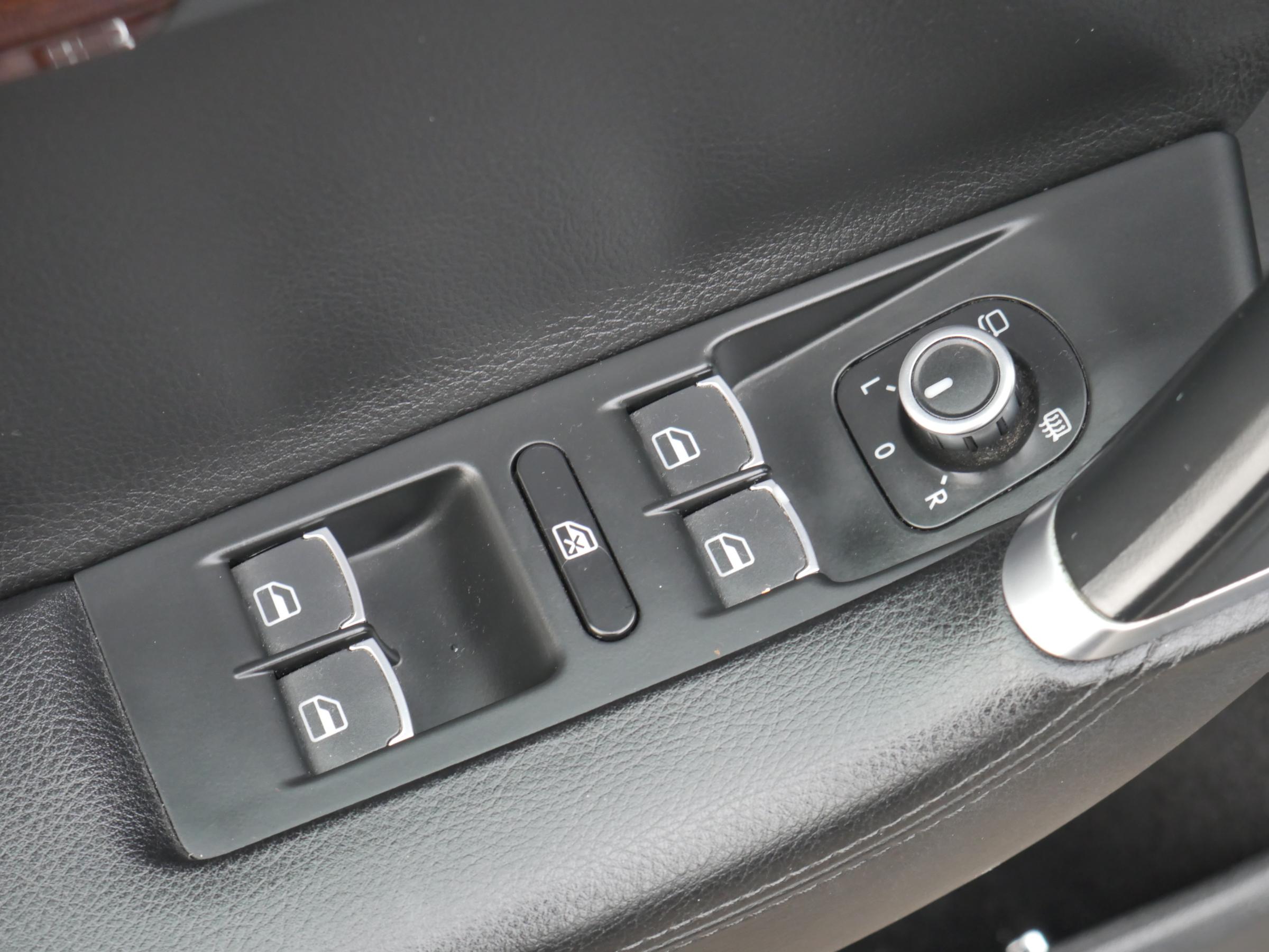 Volkswagen Passat, 2011 - pohled č. 20