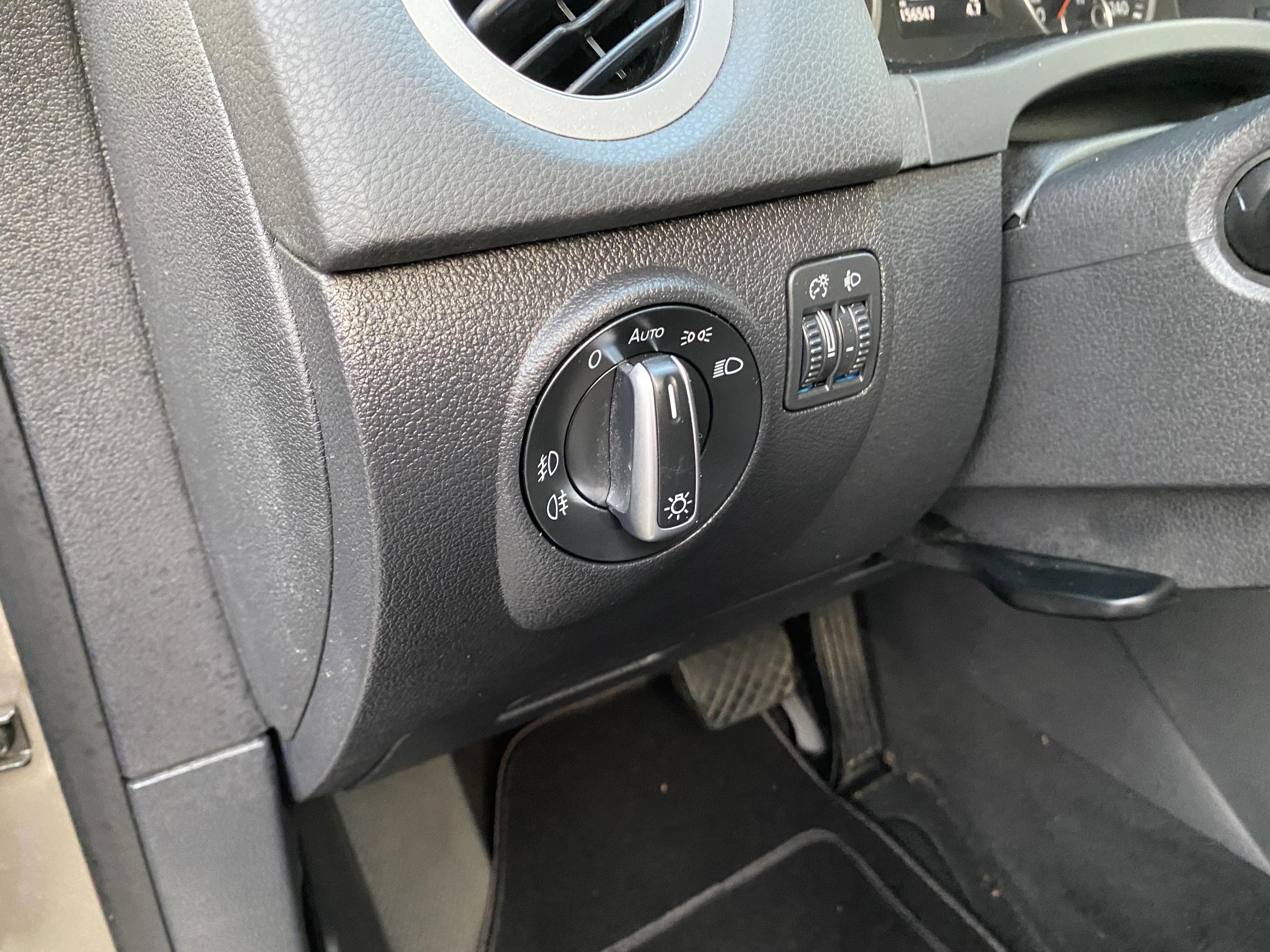 Volkswagen Tiguan, 2013 - pohled č. 16