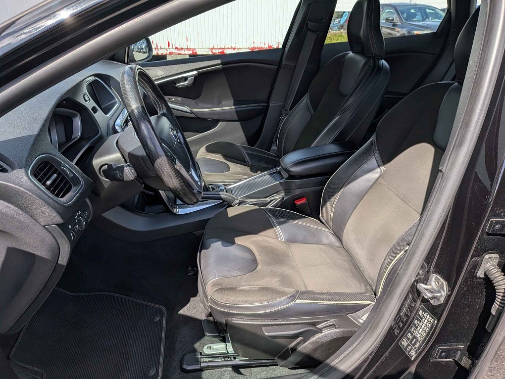 Volvo V40 2.0d R-design