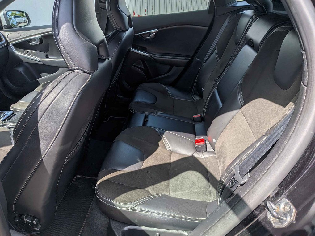 Volvo V40 2.0d R-design